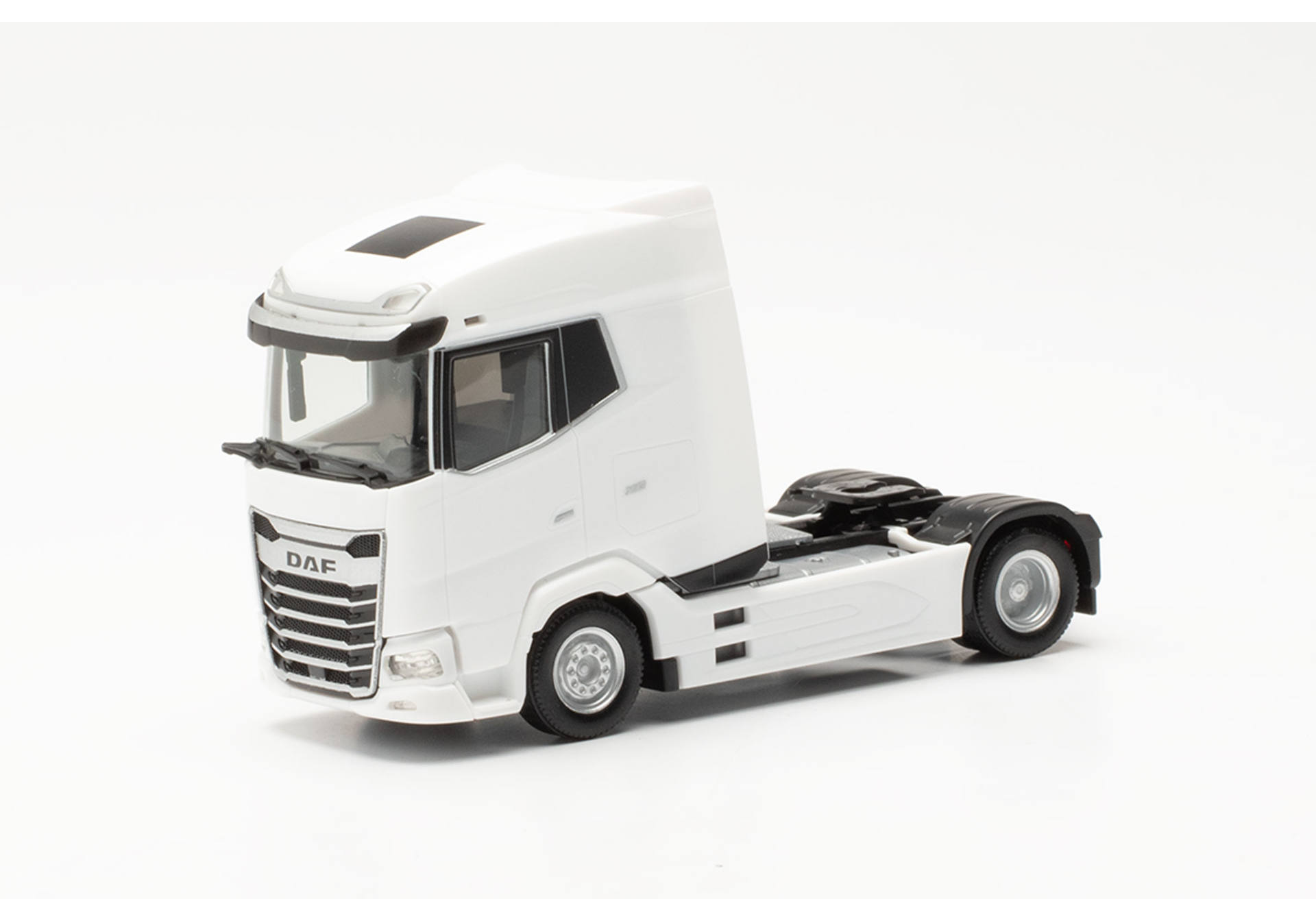 DAF XG tractor, white