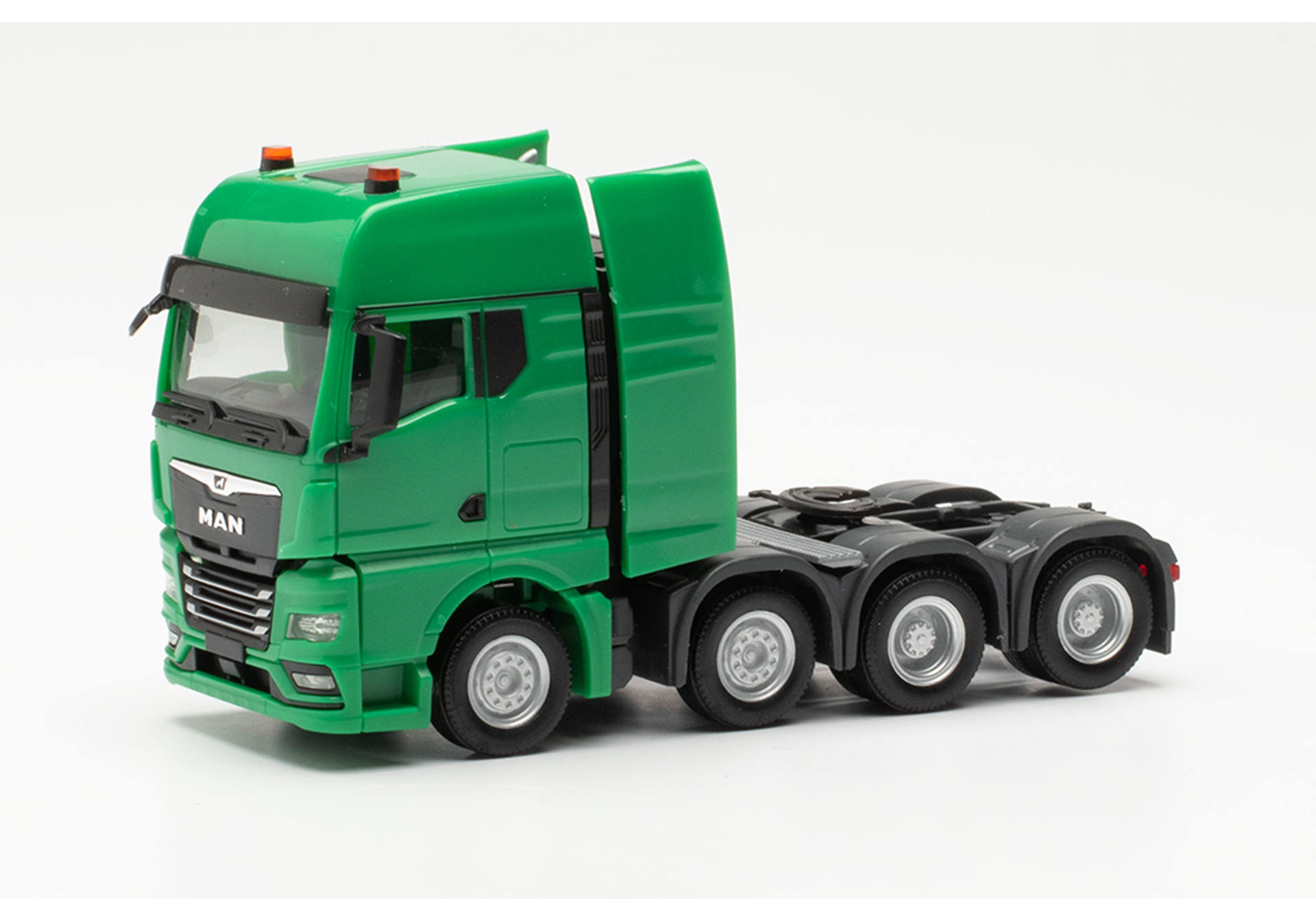 MAN TGX GX heavy duty tractor, traffic green