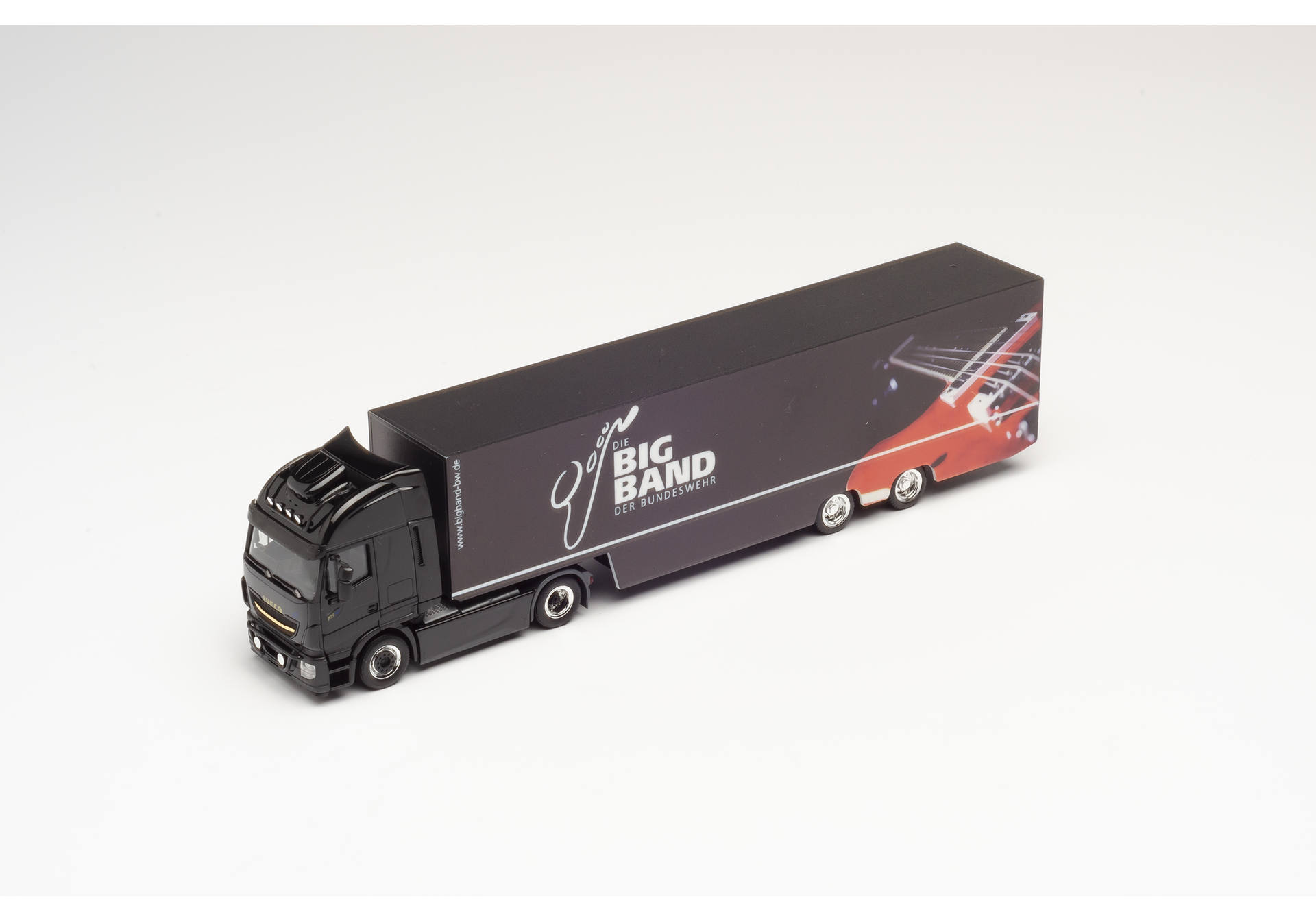 Iveco Stralis XP Koffer-Sattelzug "Big Band der Bundeswehr"
