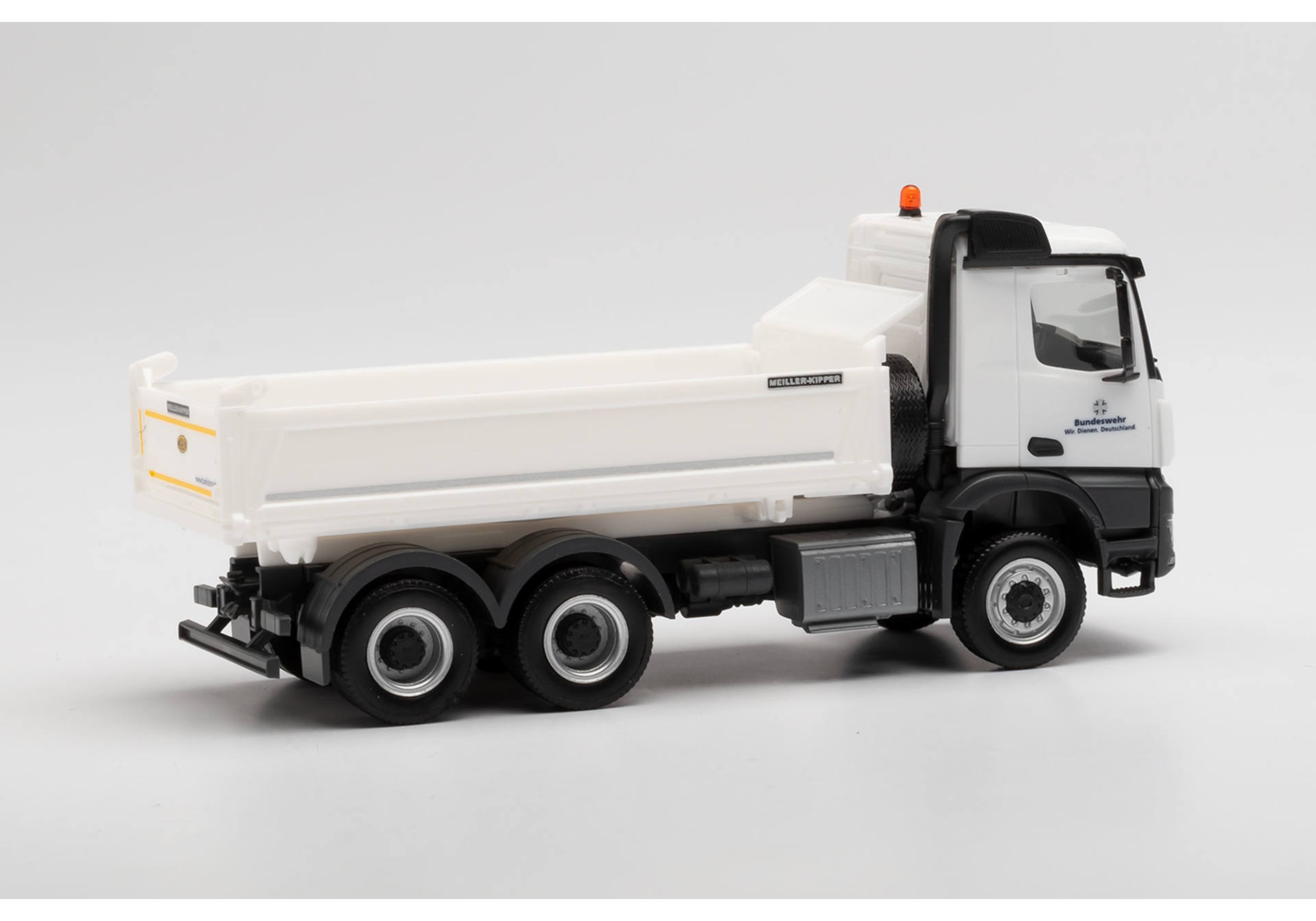 Mercedes-Benz Arocs M construction tipper BwFuhrparkService