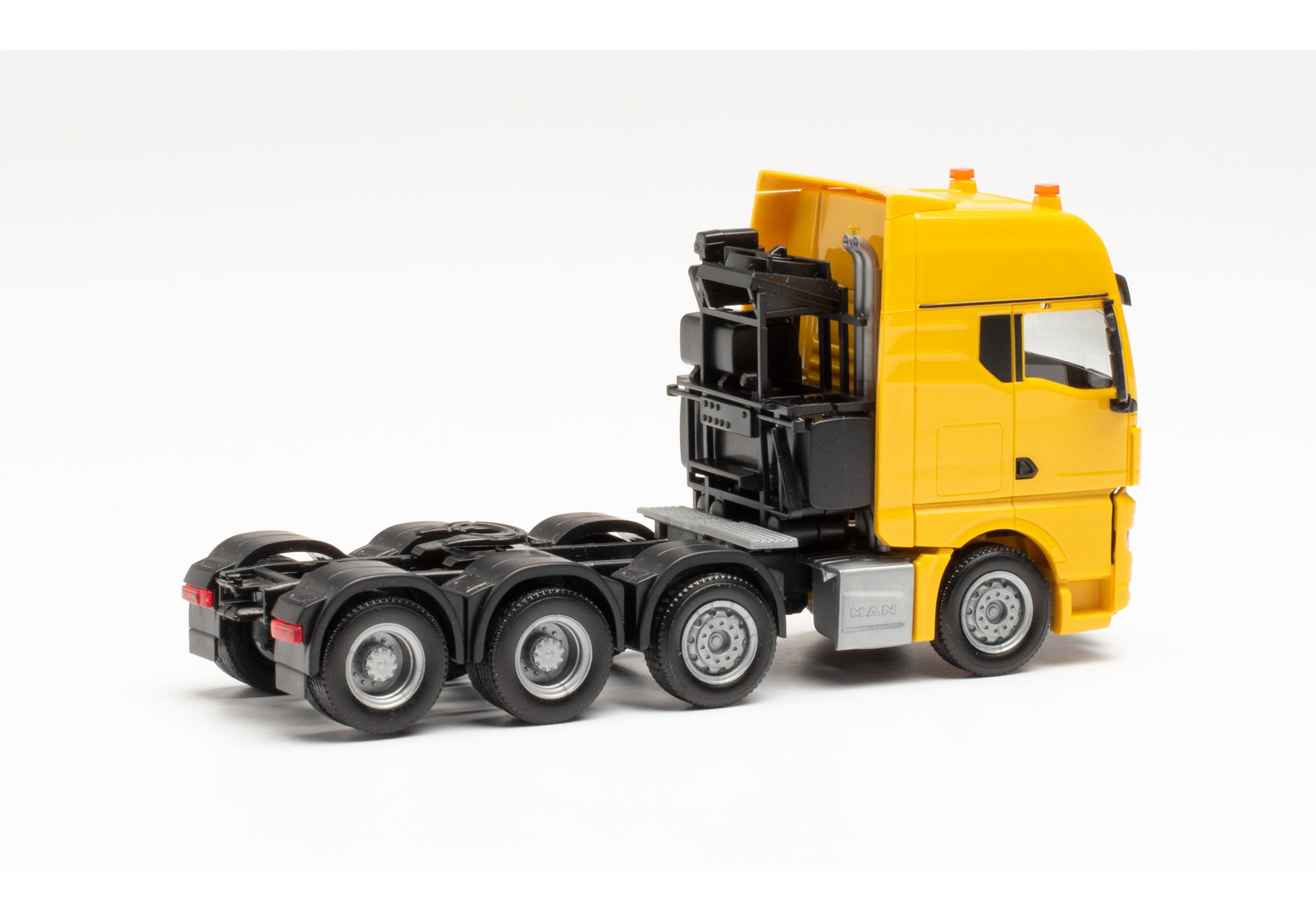 MAN TGX GX heavy duty tractor, yellow