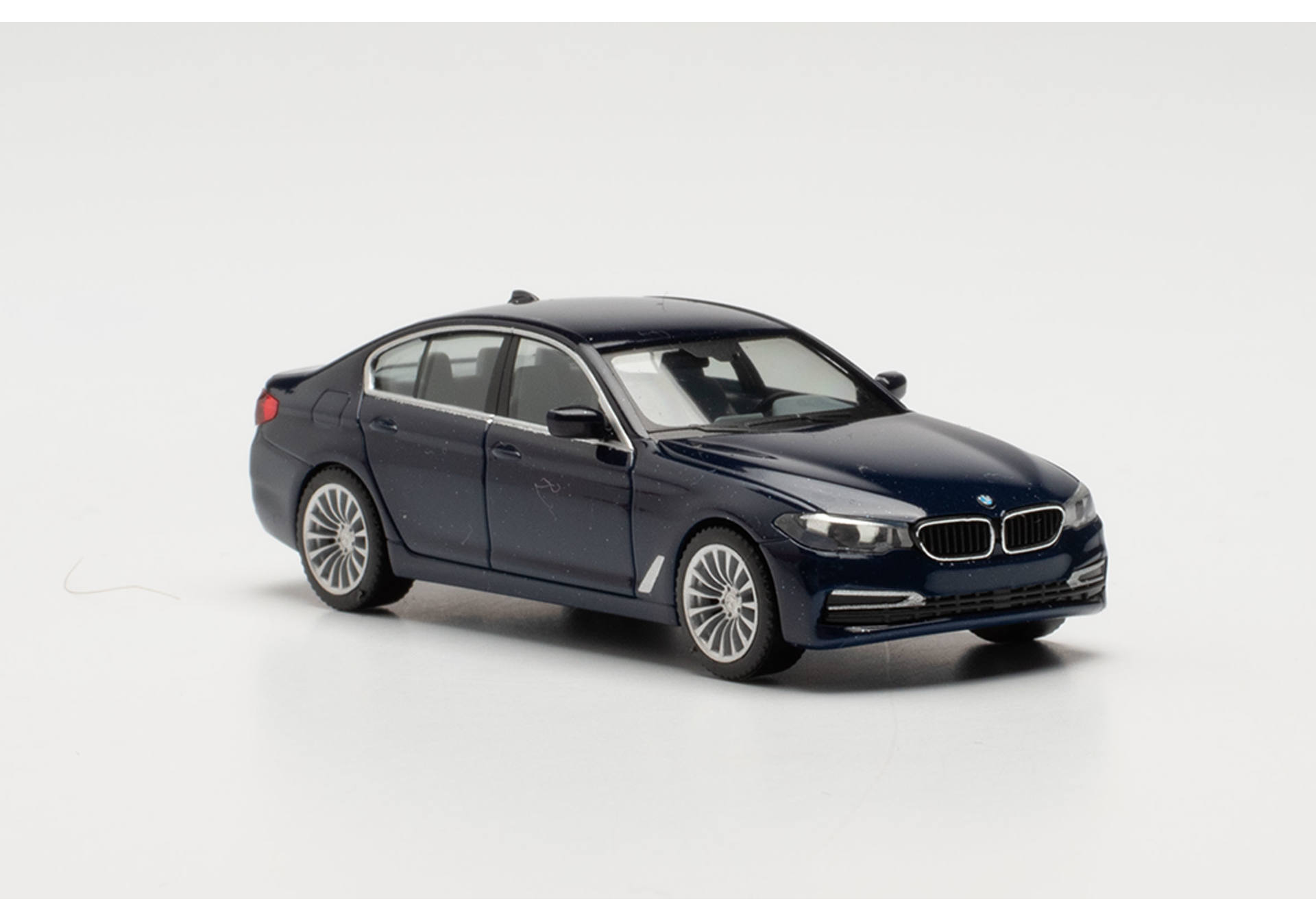 BMW 5er Limousine, tansanitblau metallic