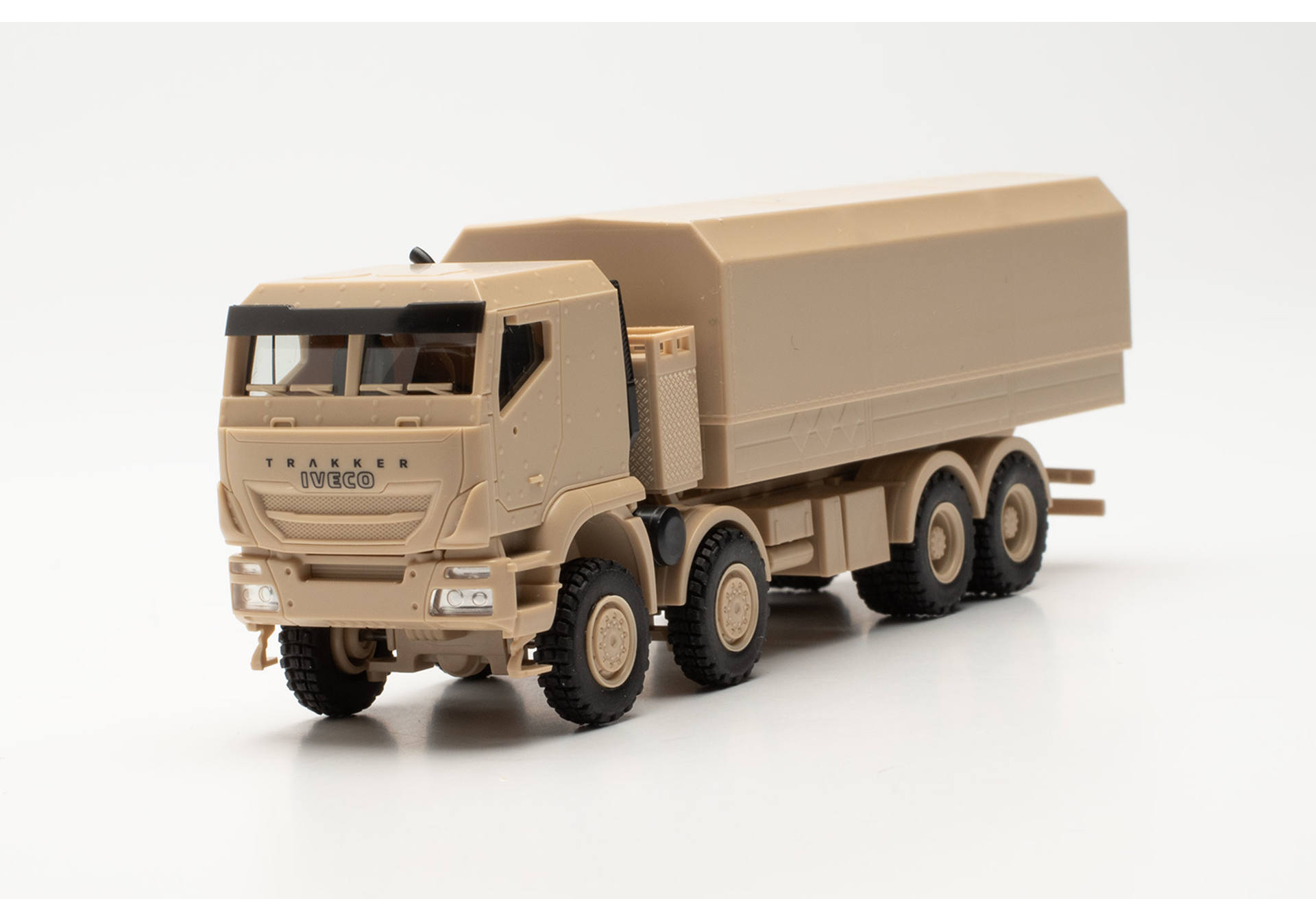 Iveco Trakker 8x8 geschützt Pritschen-LKW sandbeige