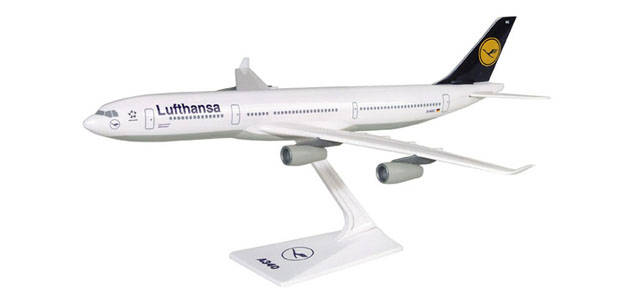 Lufthansa Airbus A340. This item comes / came in Wooster branded packaging.