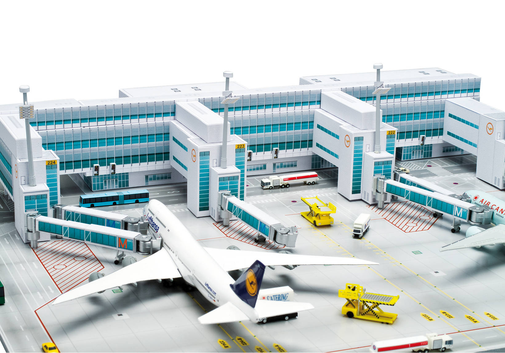 Scenix Airport München Terminal 2 cardboard model