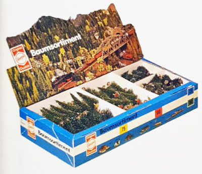 Eine Packung mit Miniaturbäumen für den Dioramenbau