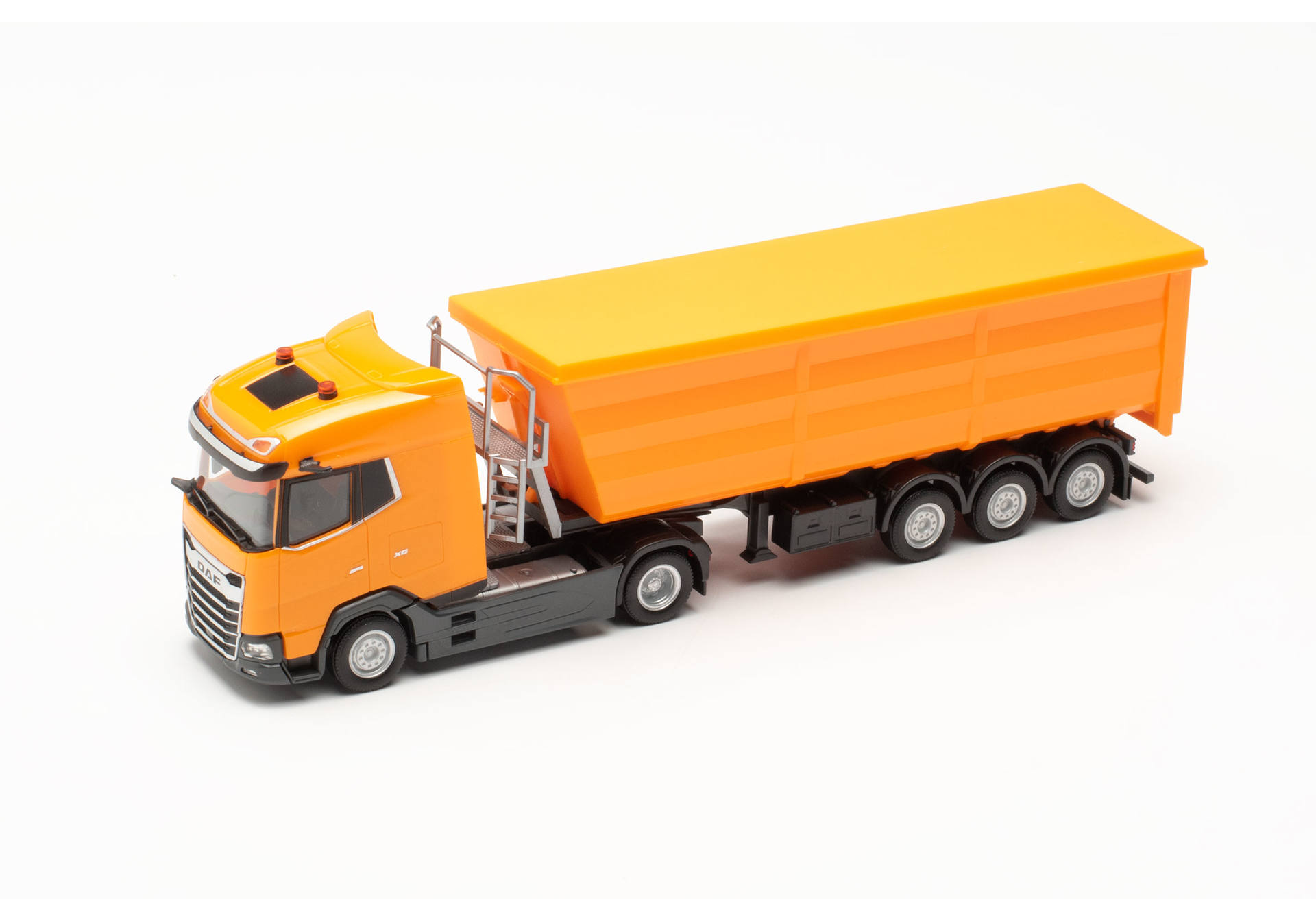 DAF XG Stahlrundmulden-Sattelzug, kommunalorange