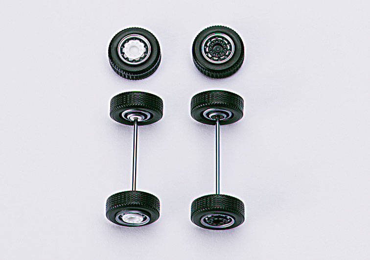 Special wide tires for truck front axle, in two parts