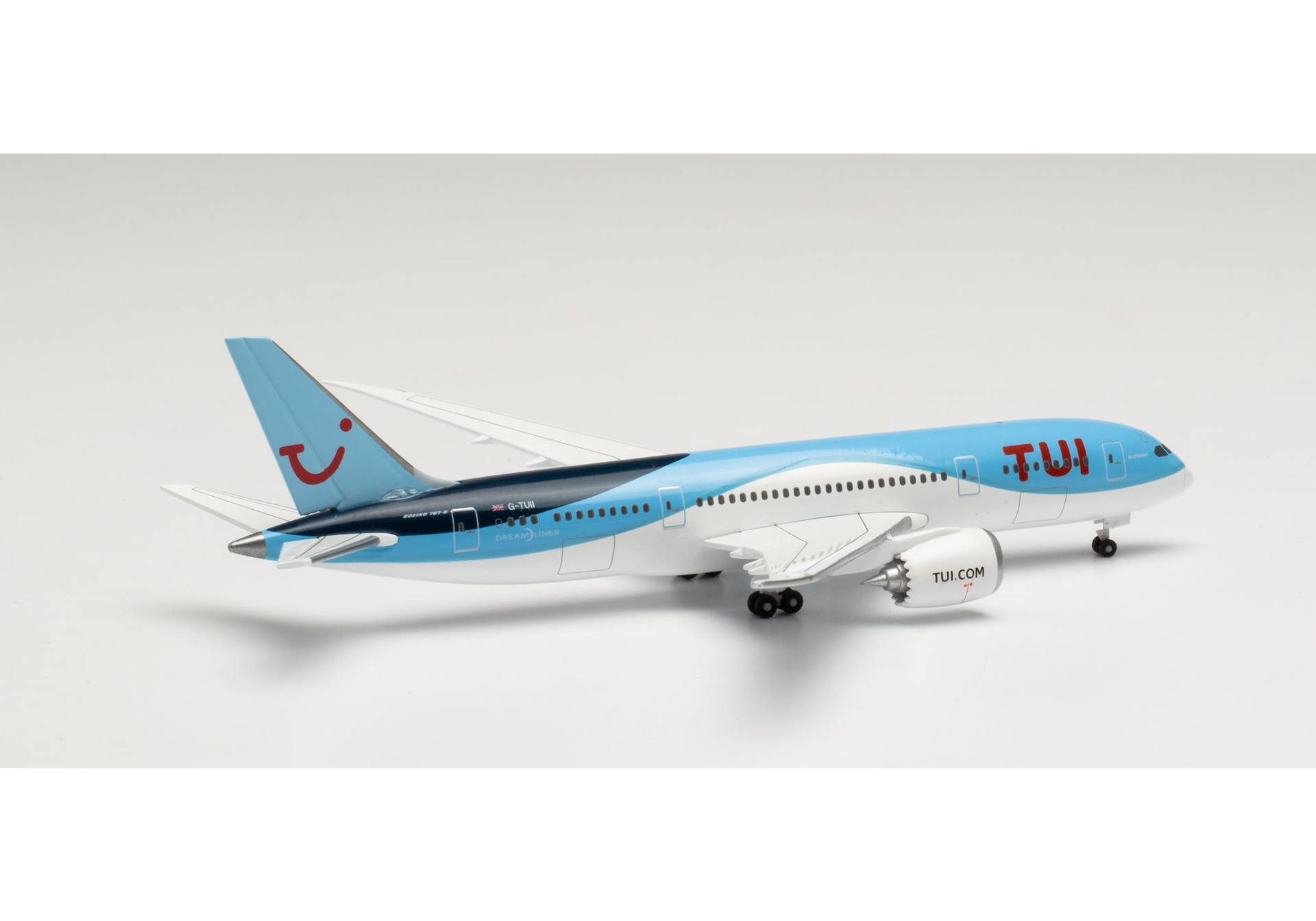 TUI Airways Boeing 787-8 Dreamliner – G-TUII “Mrs Patmore”