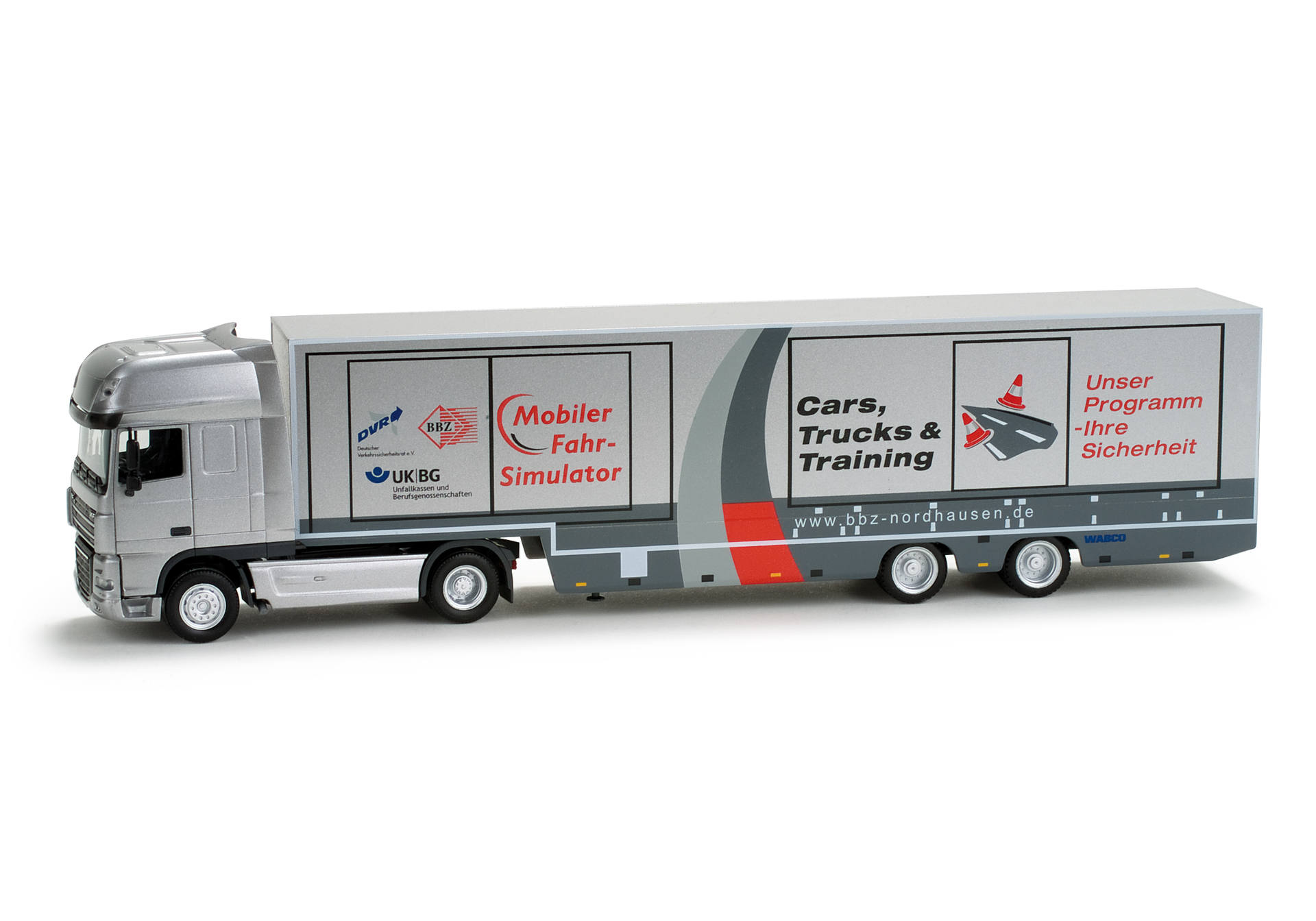 DAF XF 105 box semitrailer "BBZ"
