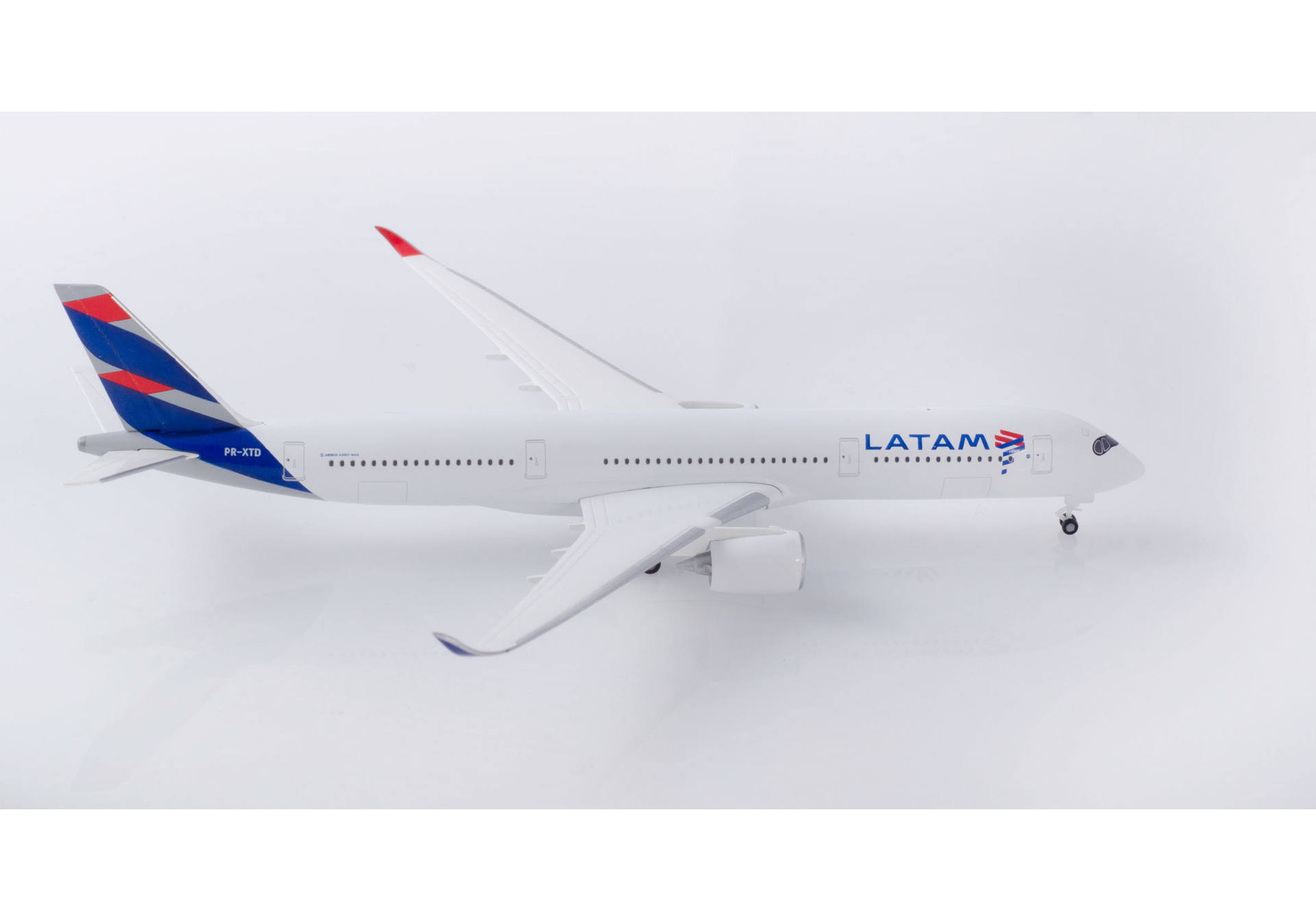 LATAM Brasil Airbus A350-900