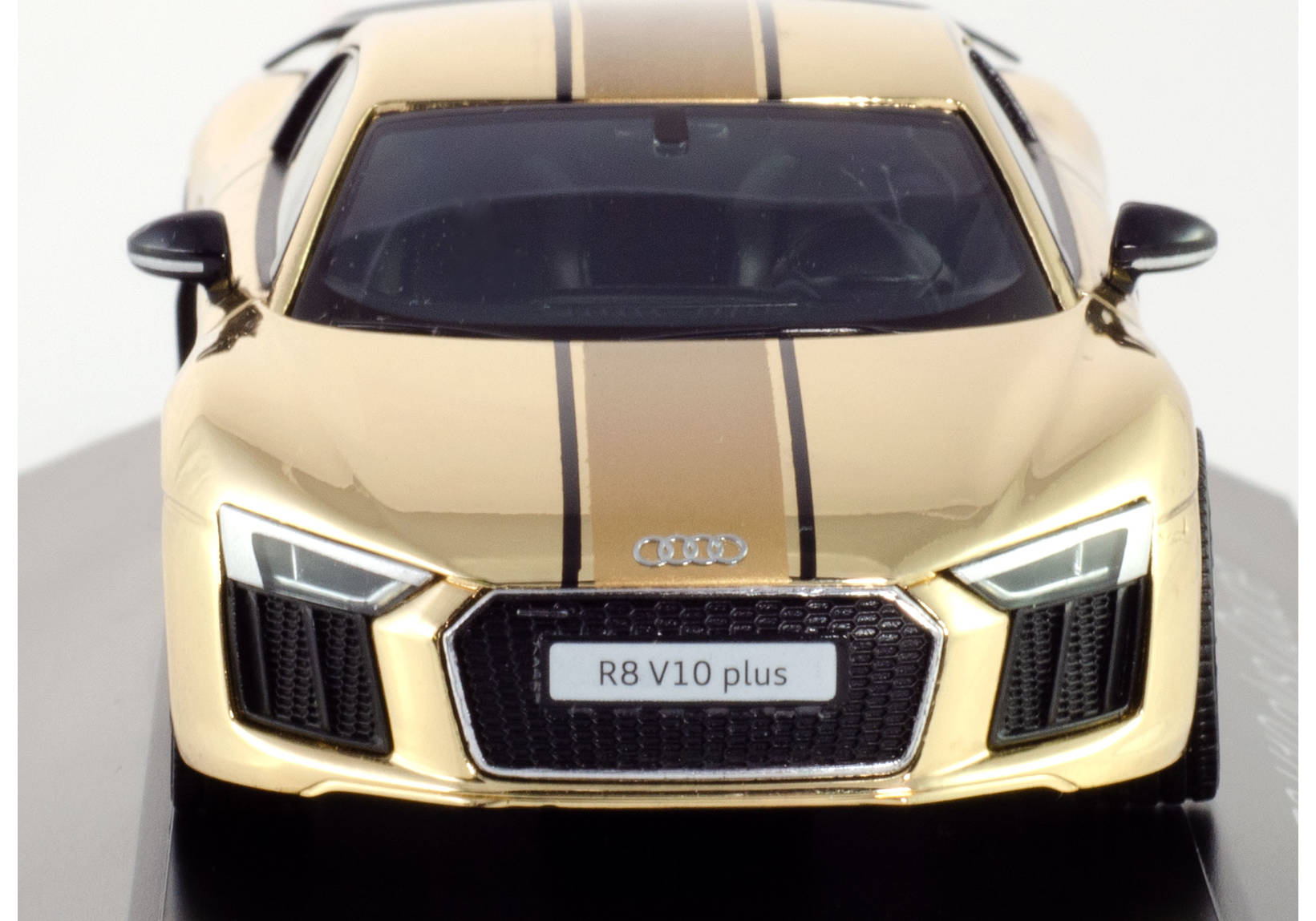 Audi R8 V10 plus, gold shiny