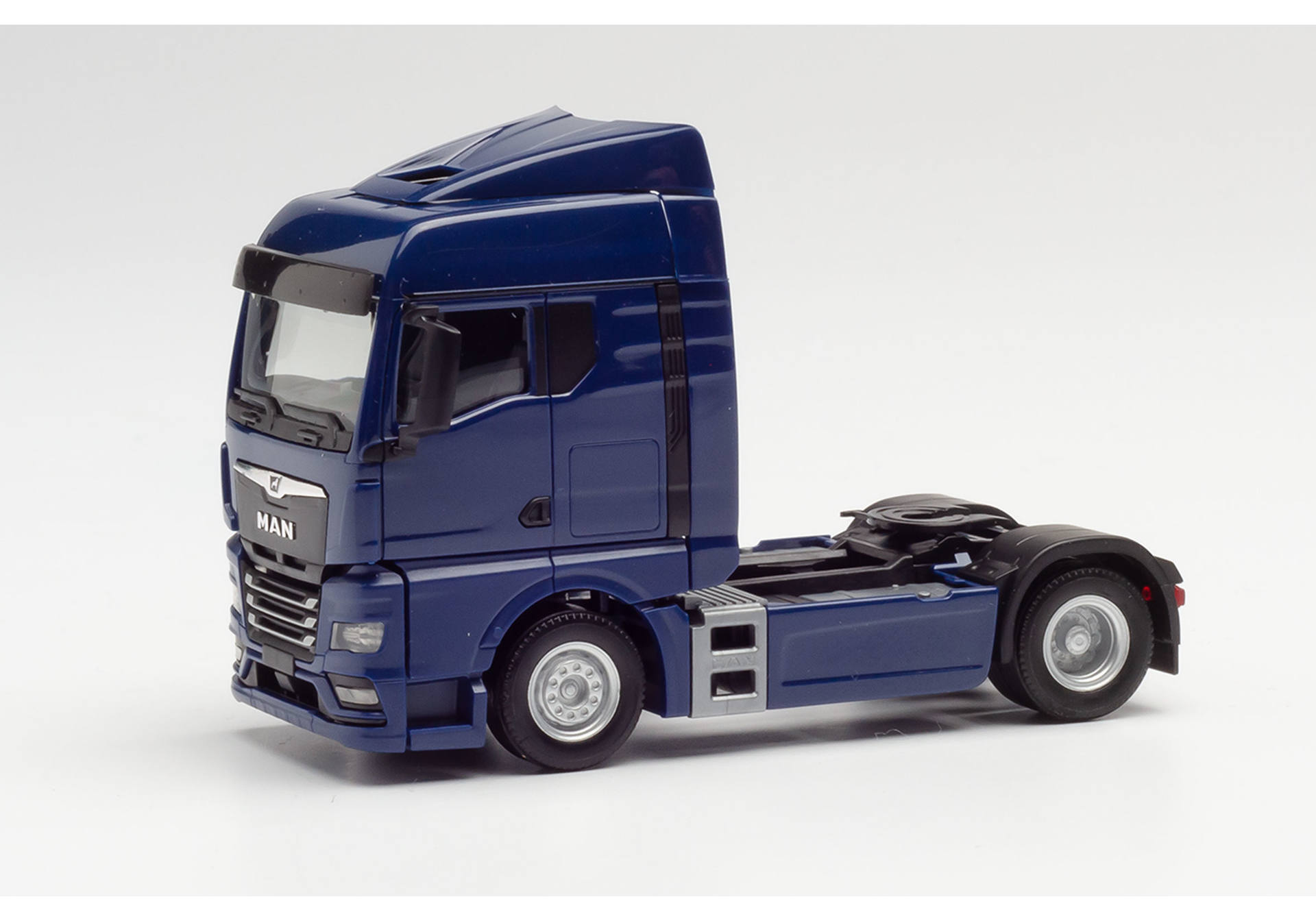 MAN TGX GM solo tractor, blue