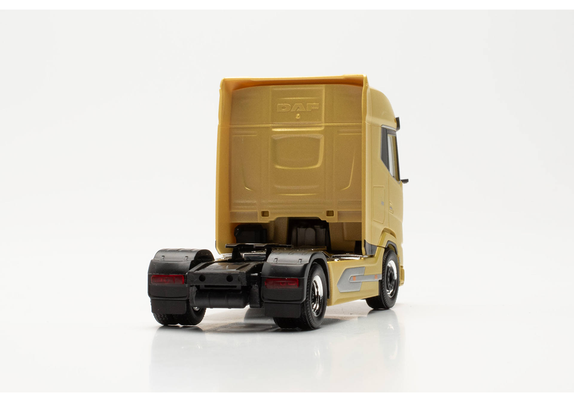 DAF XG rigid tractor, tyscan yellow metallic