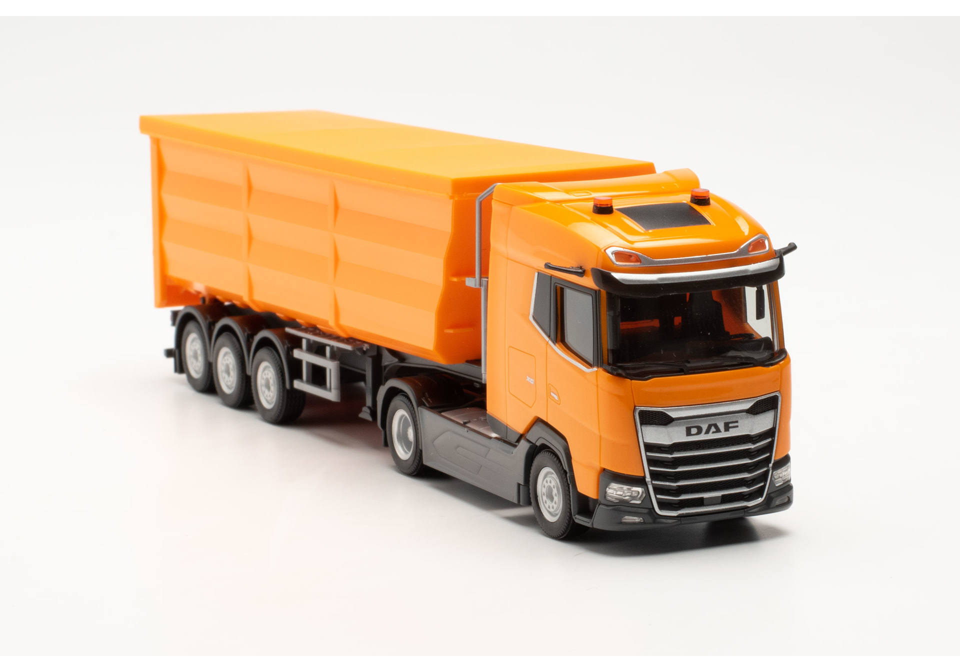 DAF XG Stahlrundmulden-Sattelzug, kommunalorange