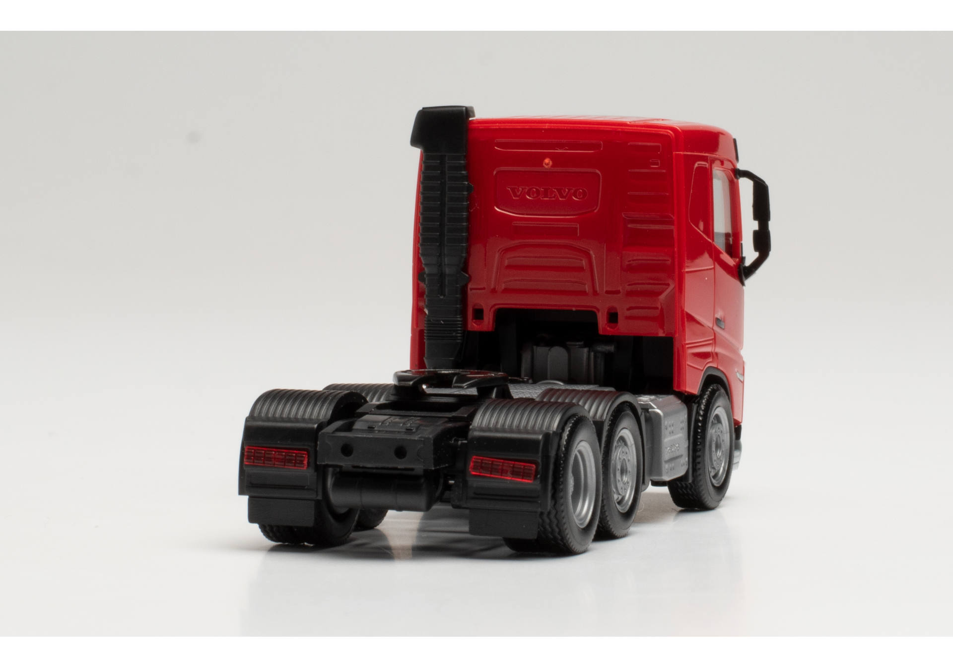 Volvo FH low roof 2020 6×2 tractor, red