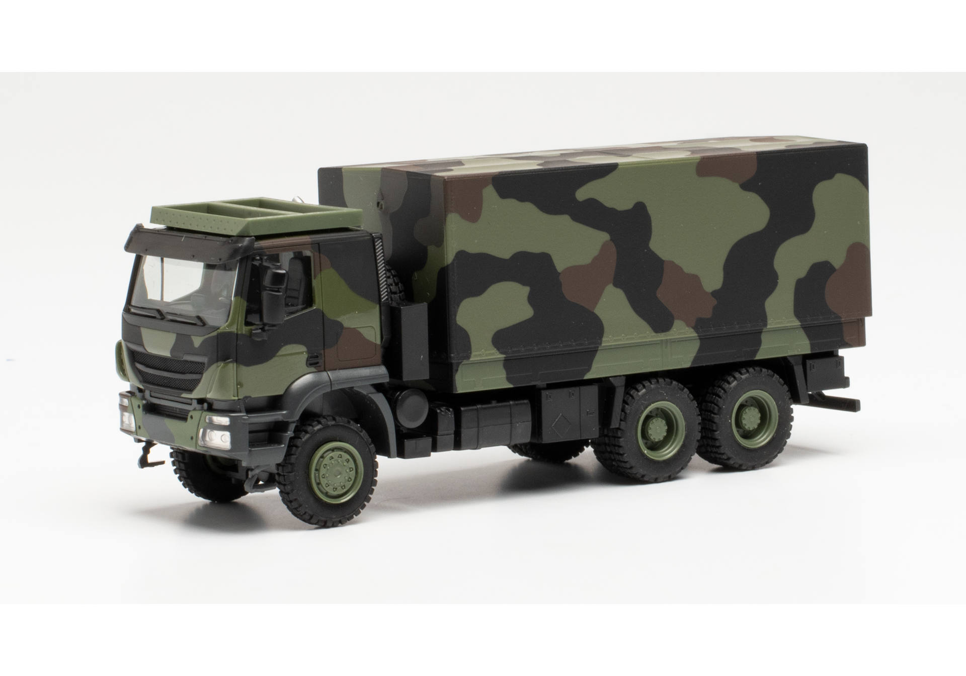 Iveco Trakker 6x6 Pritsche/Plane Flecktarndesign "Bundeswehr"