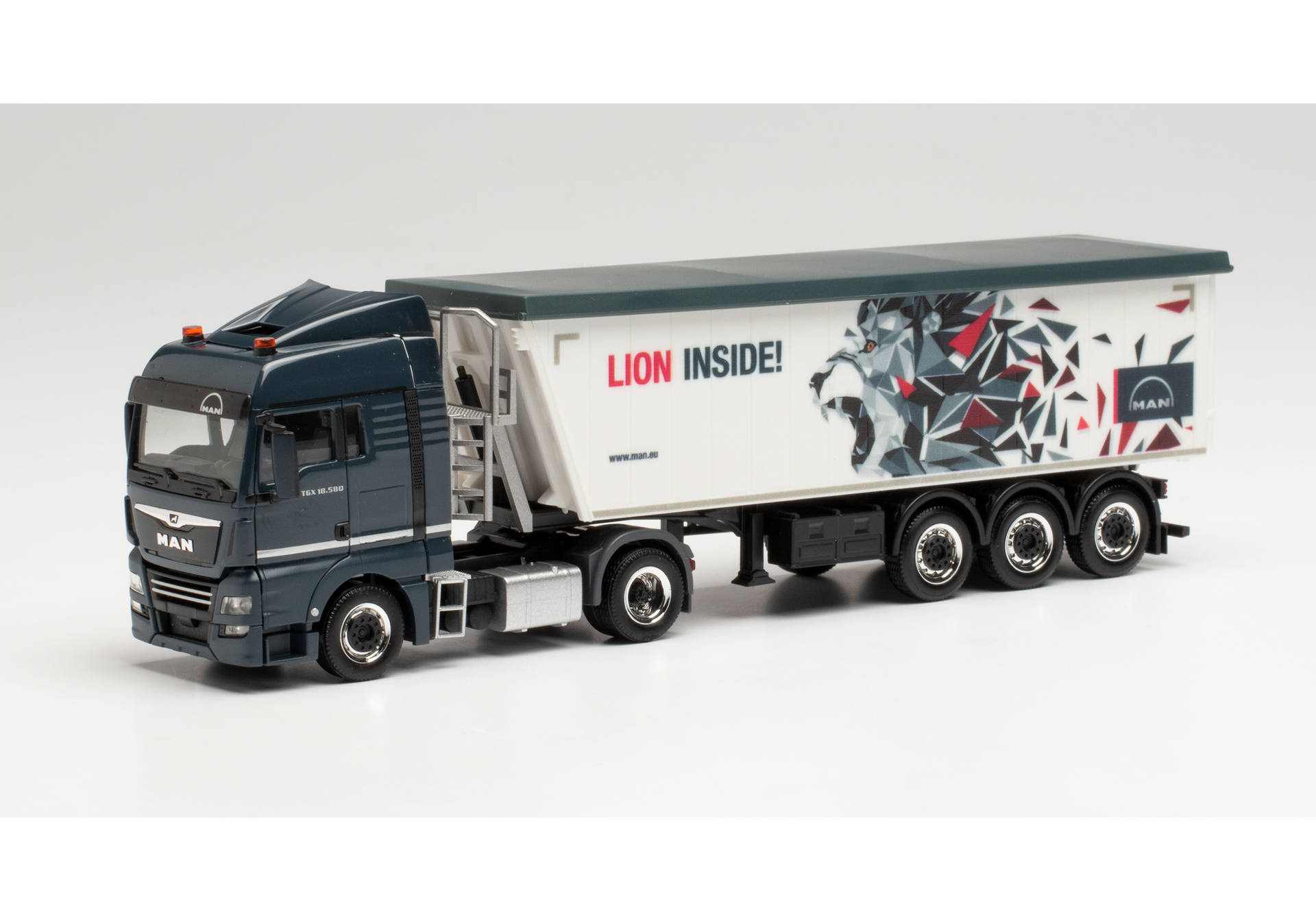 MAN TGX XLX Stöffelliner semitrailer "Lion Inside"