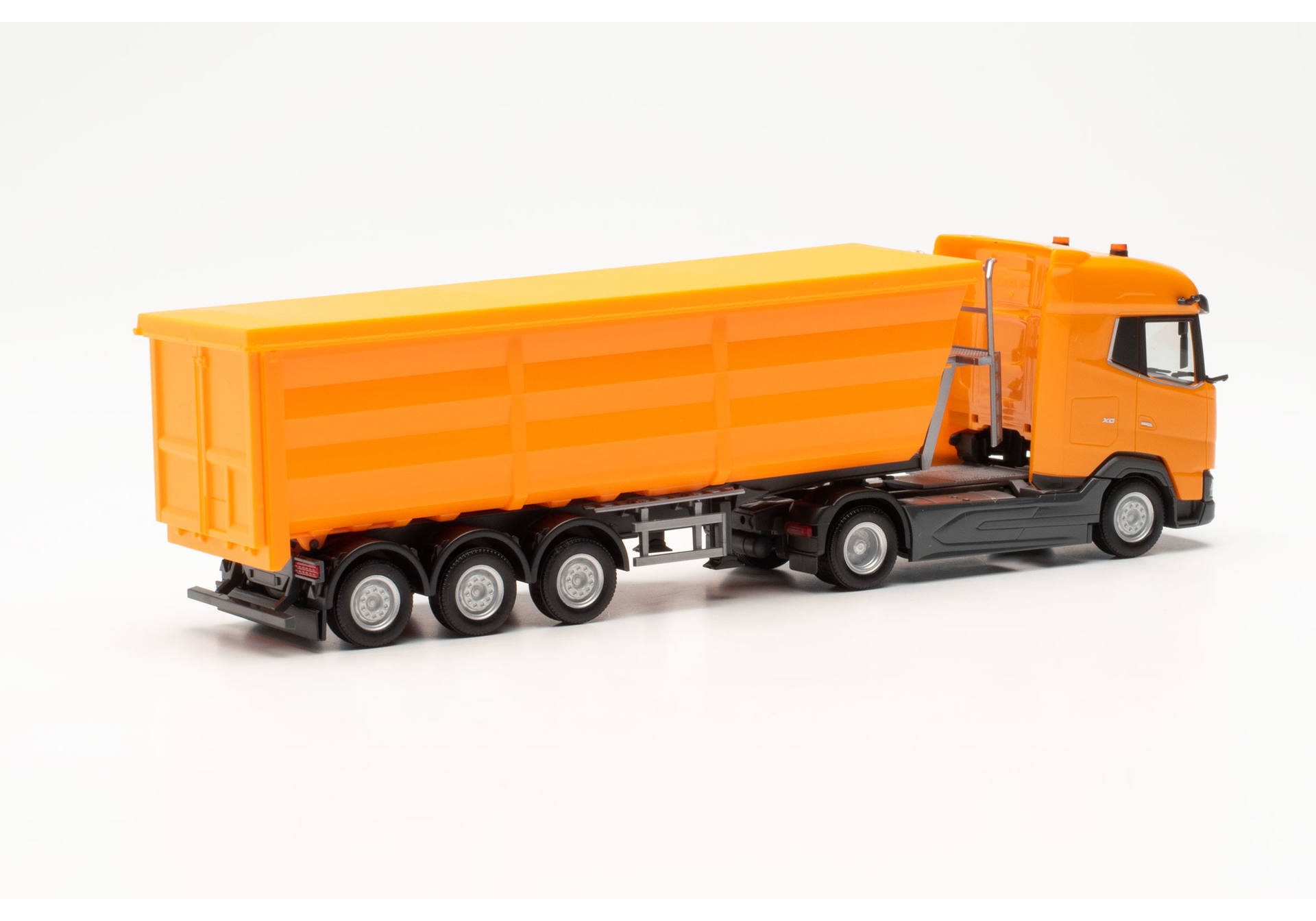 DAF XG Stahlrundmulden-Sattelzug, kommunalorange