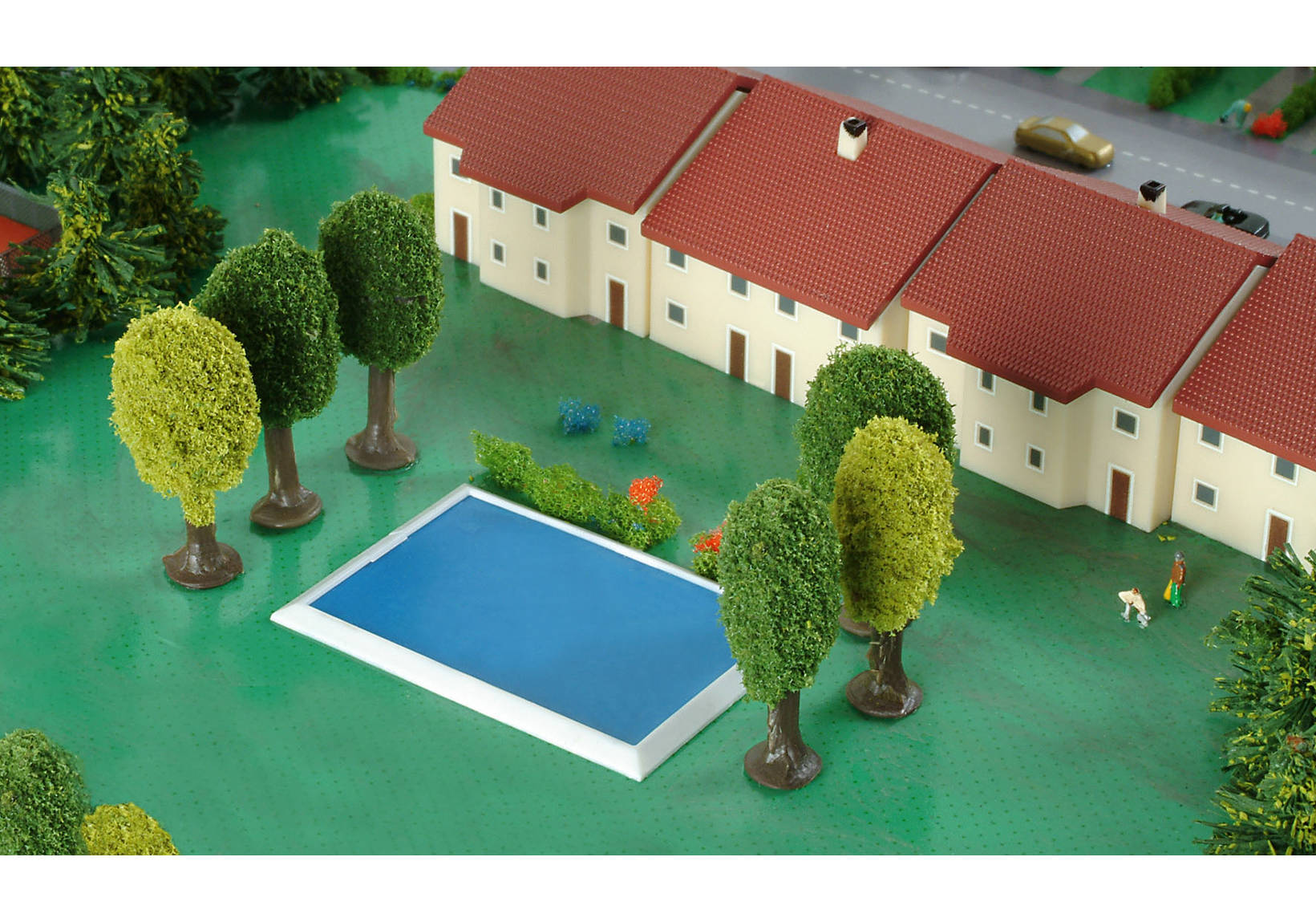 Set: swimming pool (2 pieces) and tennis court (2 pieces)