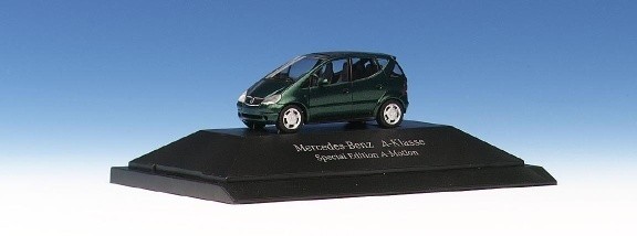 Mercedes-Benz A-Class compact four-door rims matt cup in interior fittings anthracite