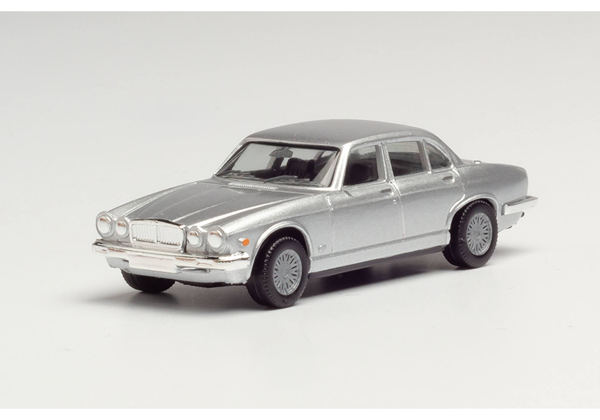 Jaguar XJ 6, silbermetallic