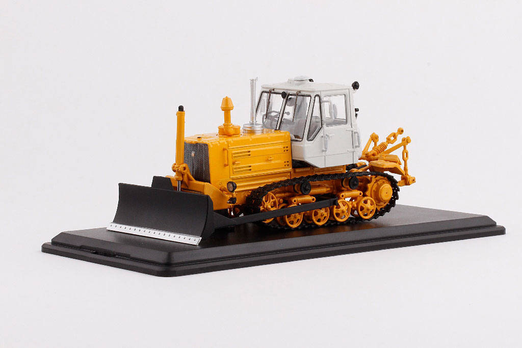 SSM: Caterpillar tractor T-150 with plow