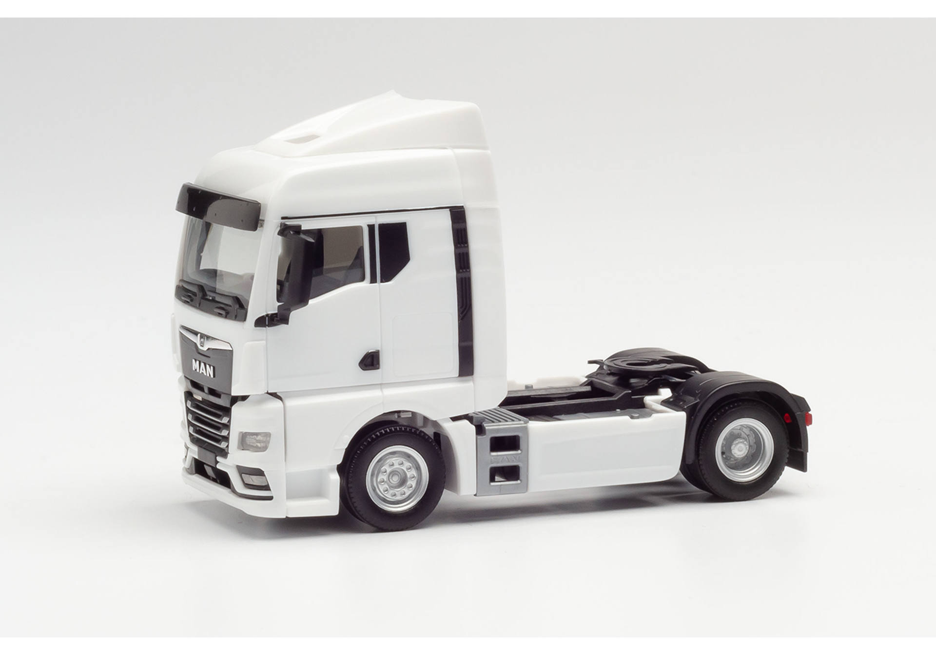 MAN TGX GM solo tractor, white