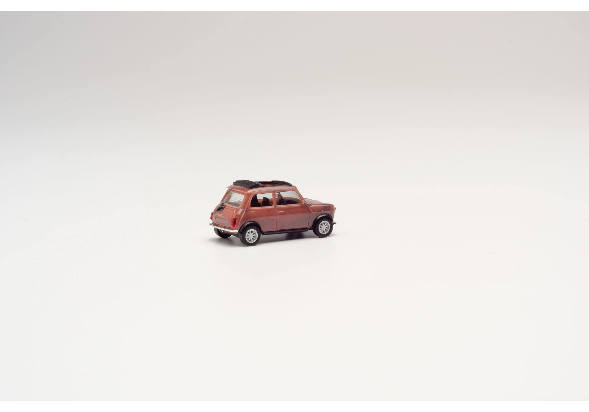 Mini Cooper mit Zusatzscheinwerfern, marmoriert