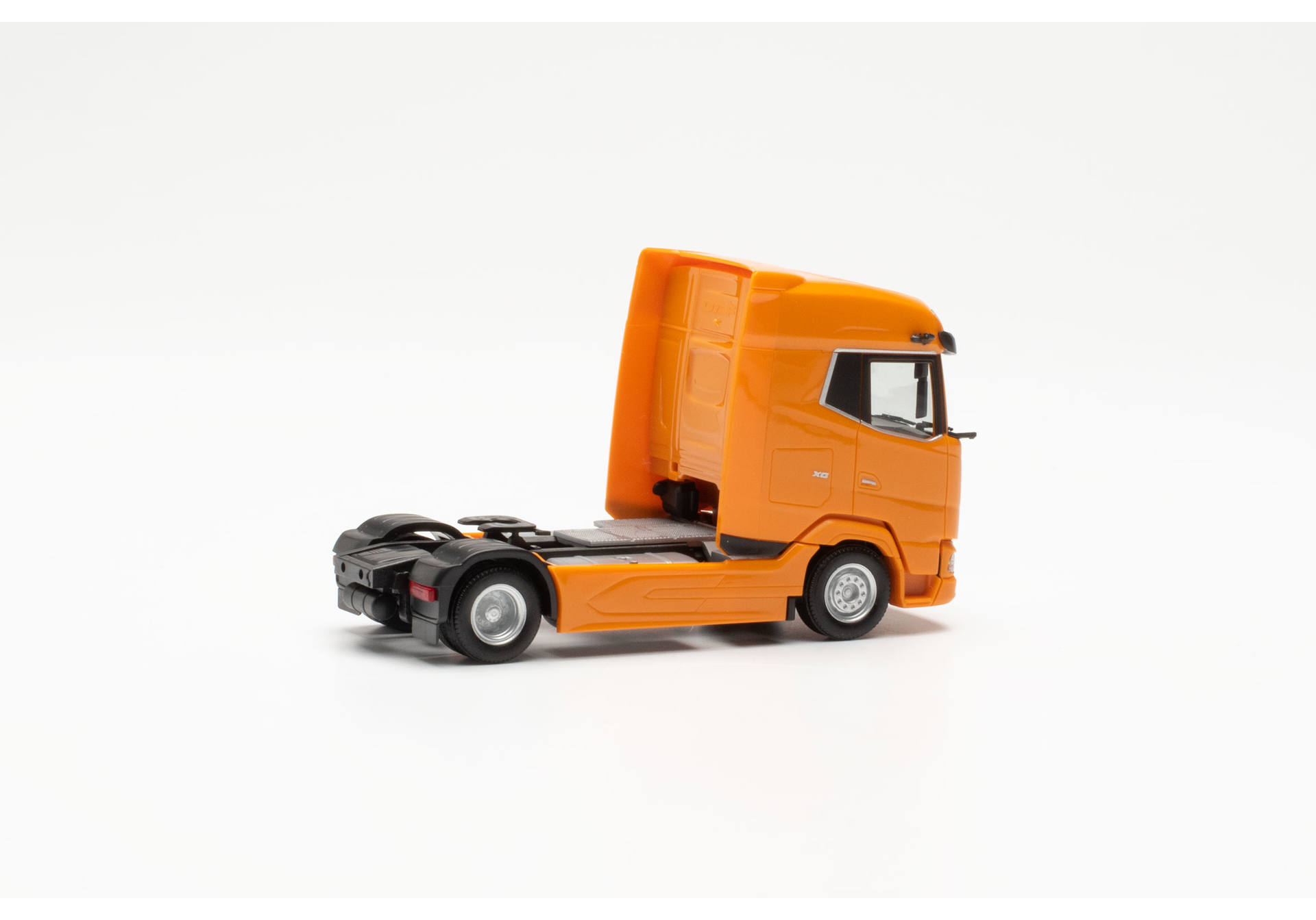 DAF XG tractor, orange