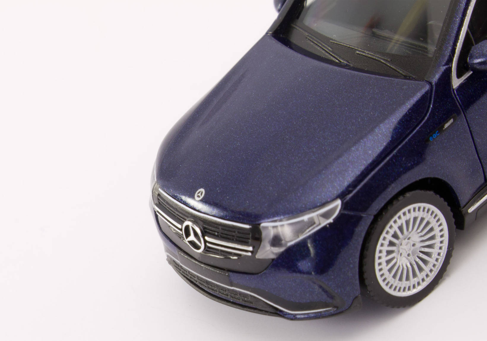 Mercedes-Benz EQC AMG, cavansitblau metallic erstes Elektro-SUV von Mercedes-Benz