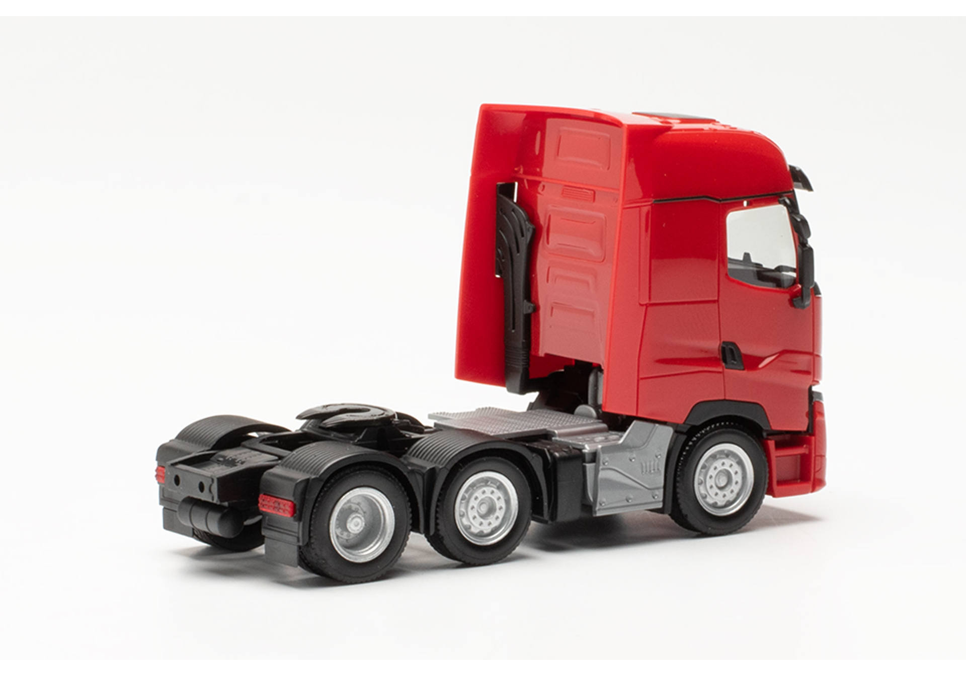 Renault facelift tractor 6x2, red