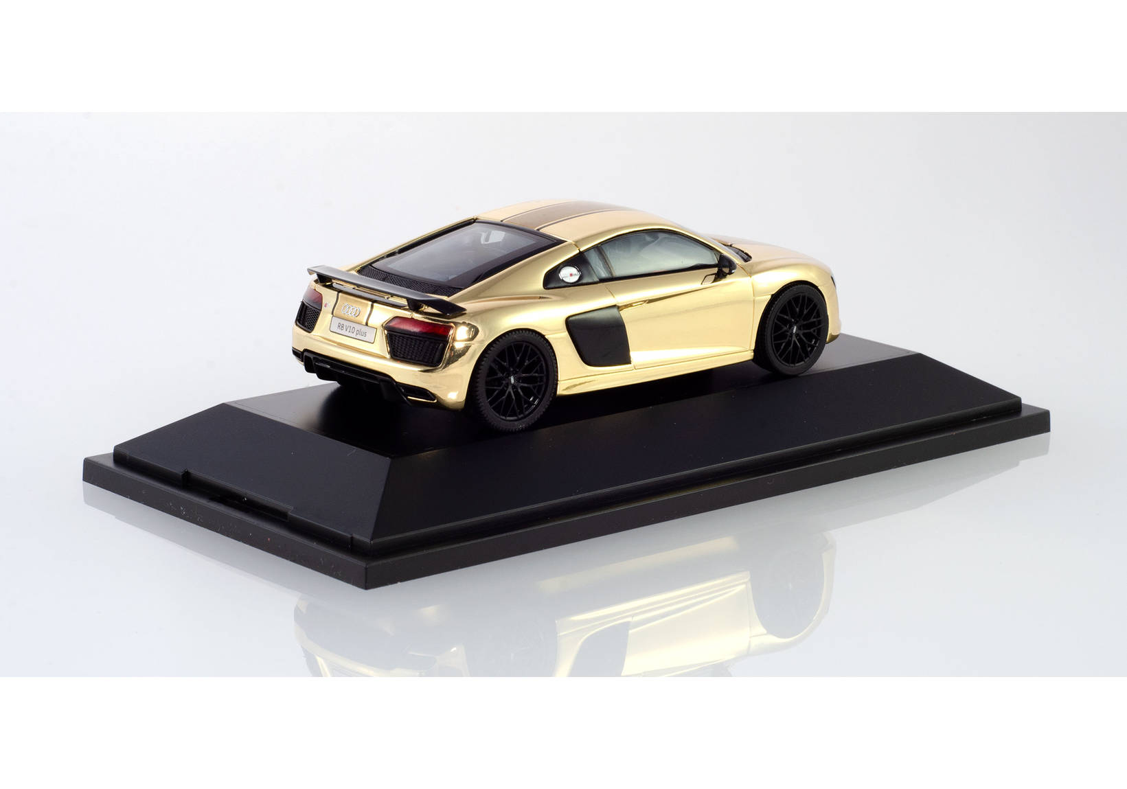 Audi R8 V10 plus, gold shiny