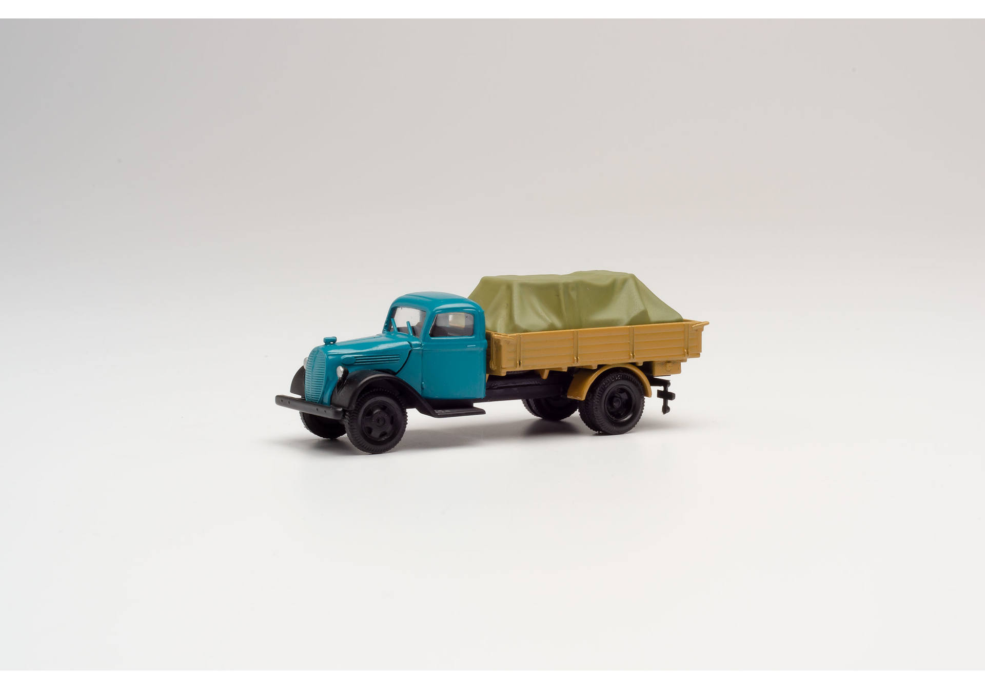 Ford V 3000 Pritschen-LKW mit Ladung unter Plane