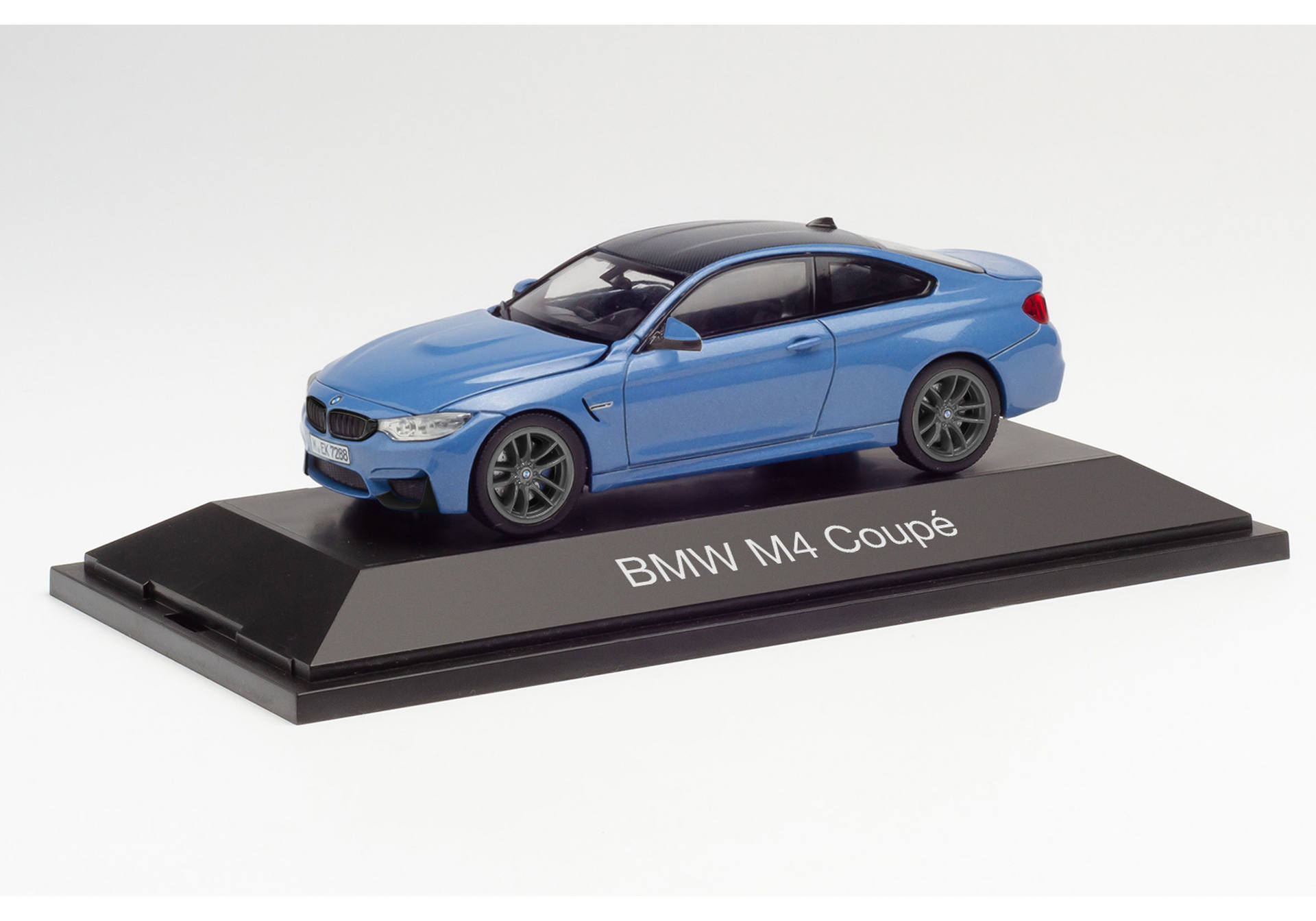 BMW M4 Coupé, Laguna seca blau
