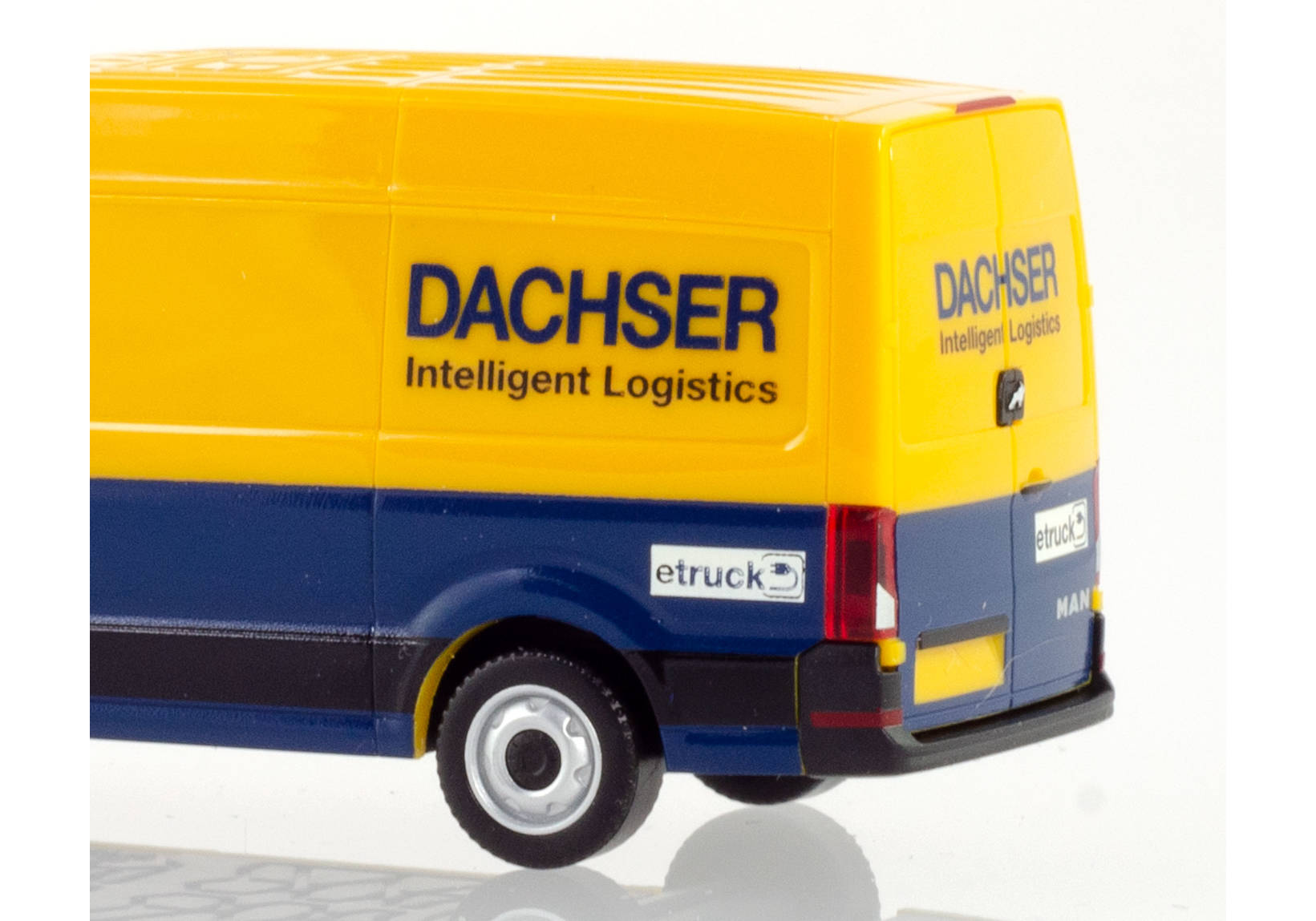 MAN e-TGE box truck "Dachser"