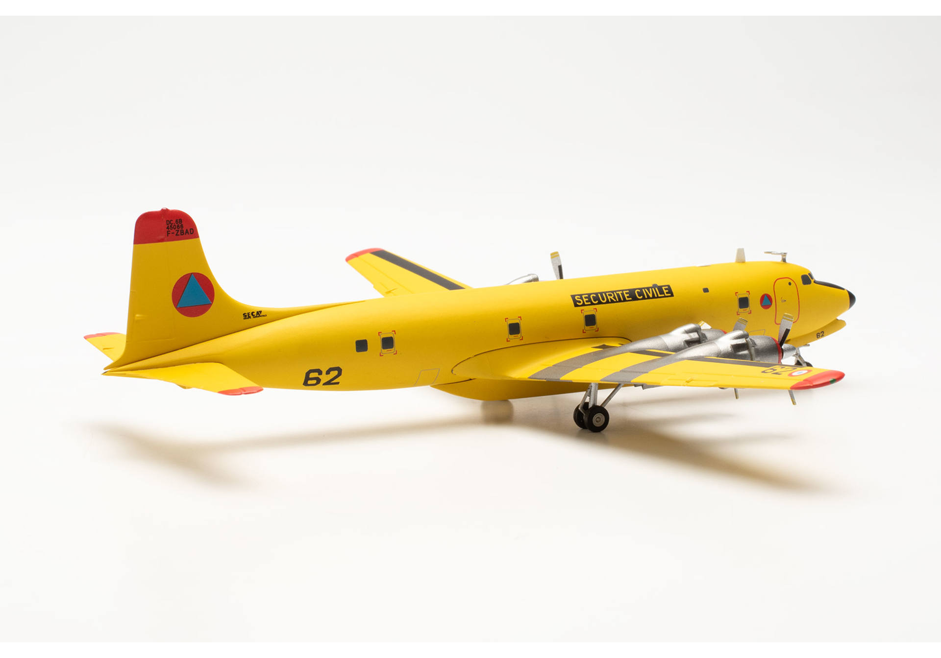 Sécurité Civile Douglas DC-6, Marseille-Marignane Airport – F-ZBAD “Pélican 62”