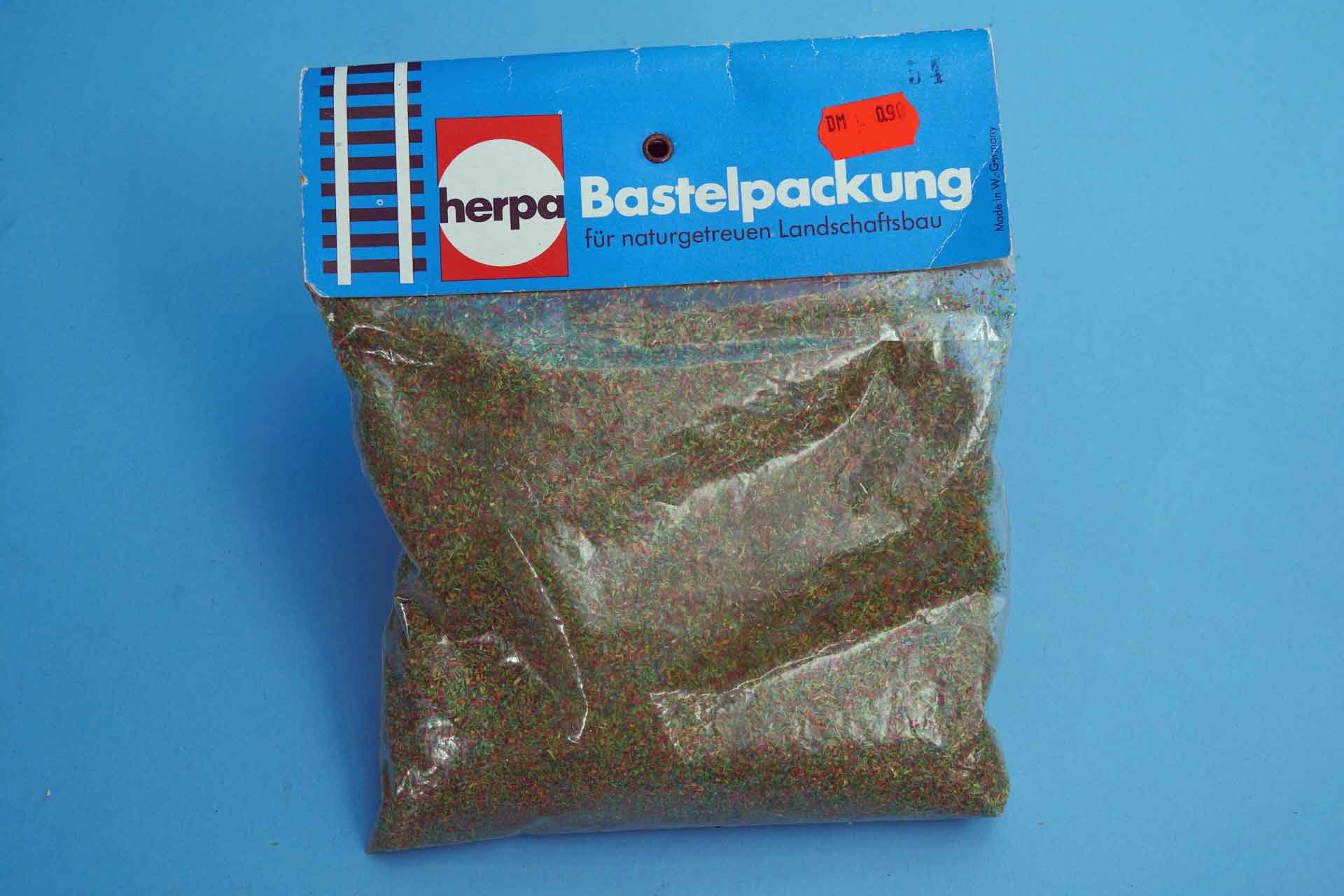 Eine Packung mit Bastelmaterial für Dioramen