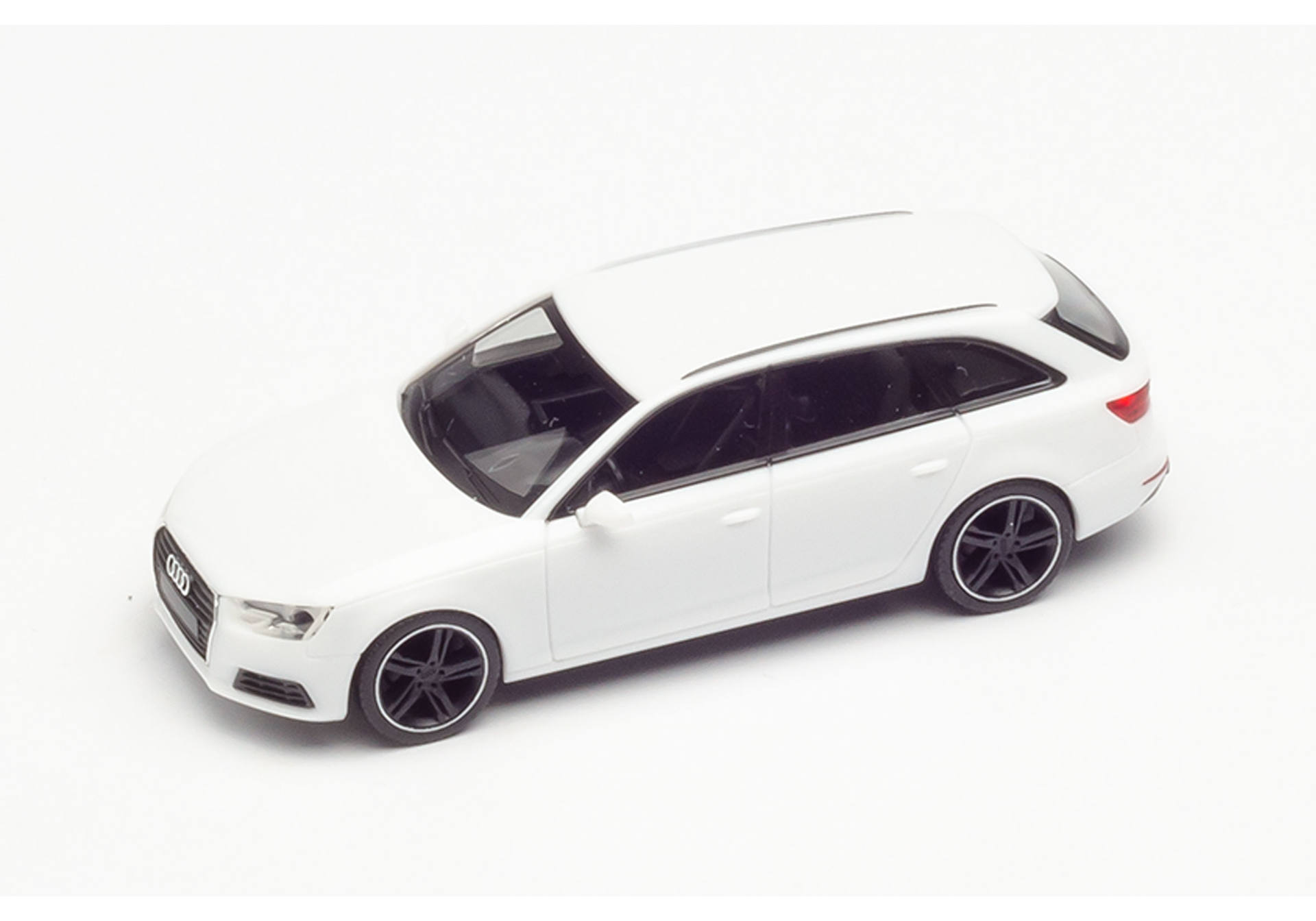 Audi A4 Avant Black Edition, alpinweiss