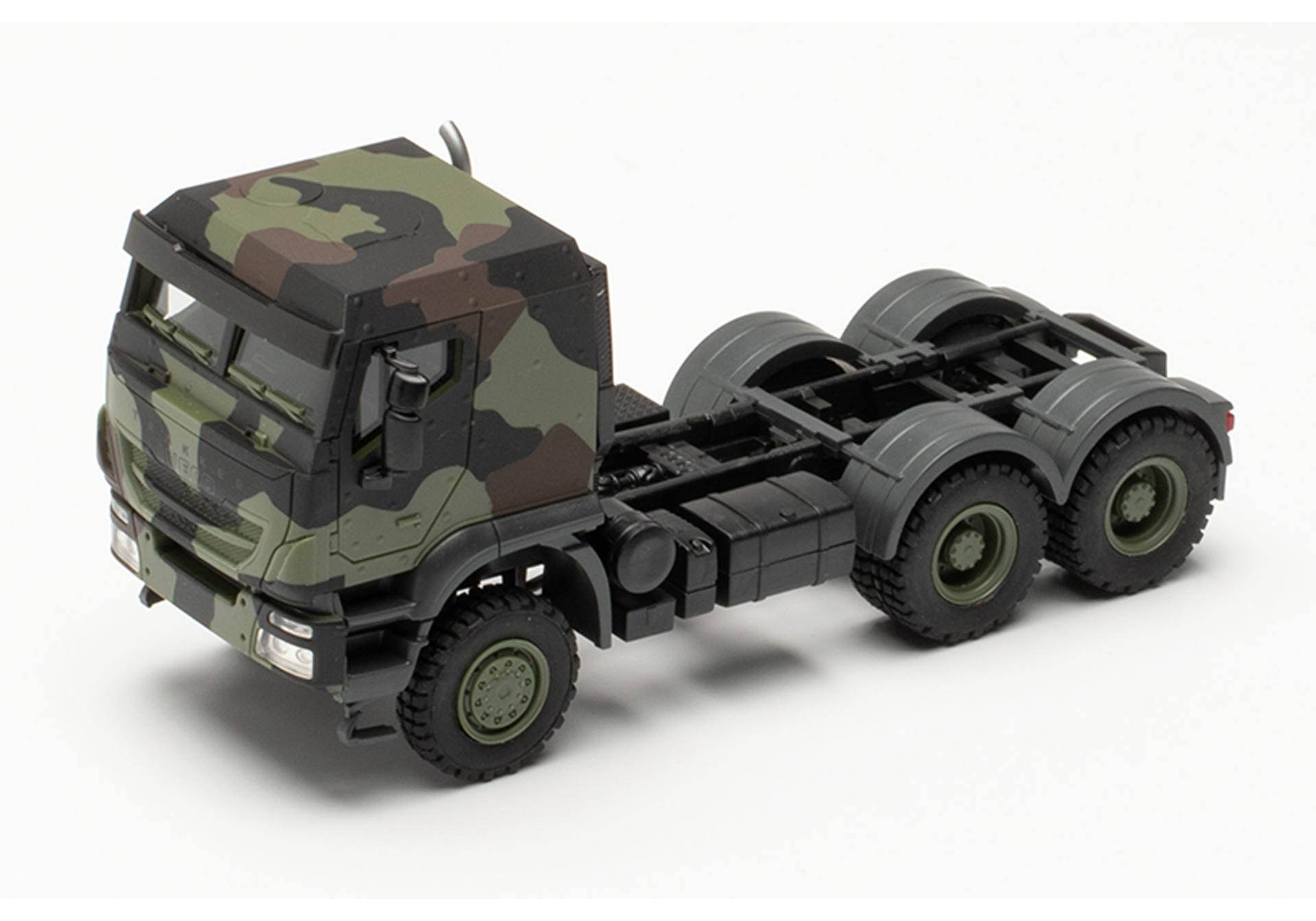 Iveco Trakker geschützt 6×6 Sattelzugmaschine Flecktarn „Bundeswehr“