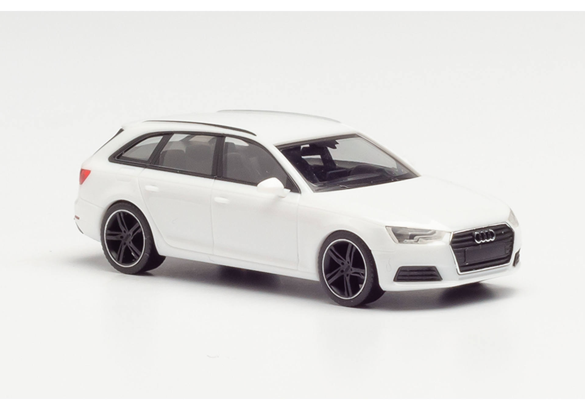 Audi A4 Avant Black Edition, alpinweiss