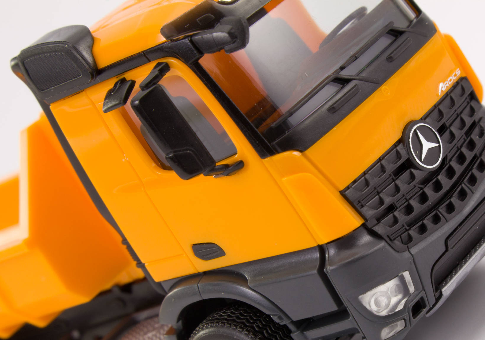 Mercedes-Benz Arocs M roll off truck with deep loading trailer with ramps