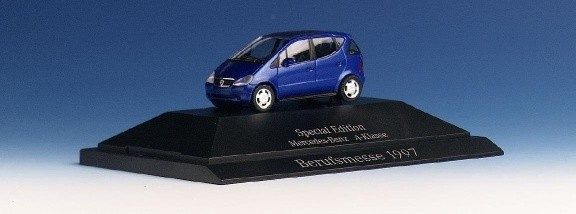 Mercedes-Benz A-Class compact four-door rims matt cup in interior fittings black