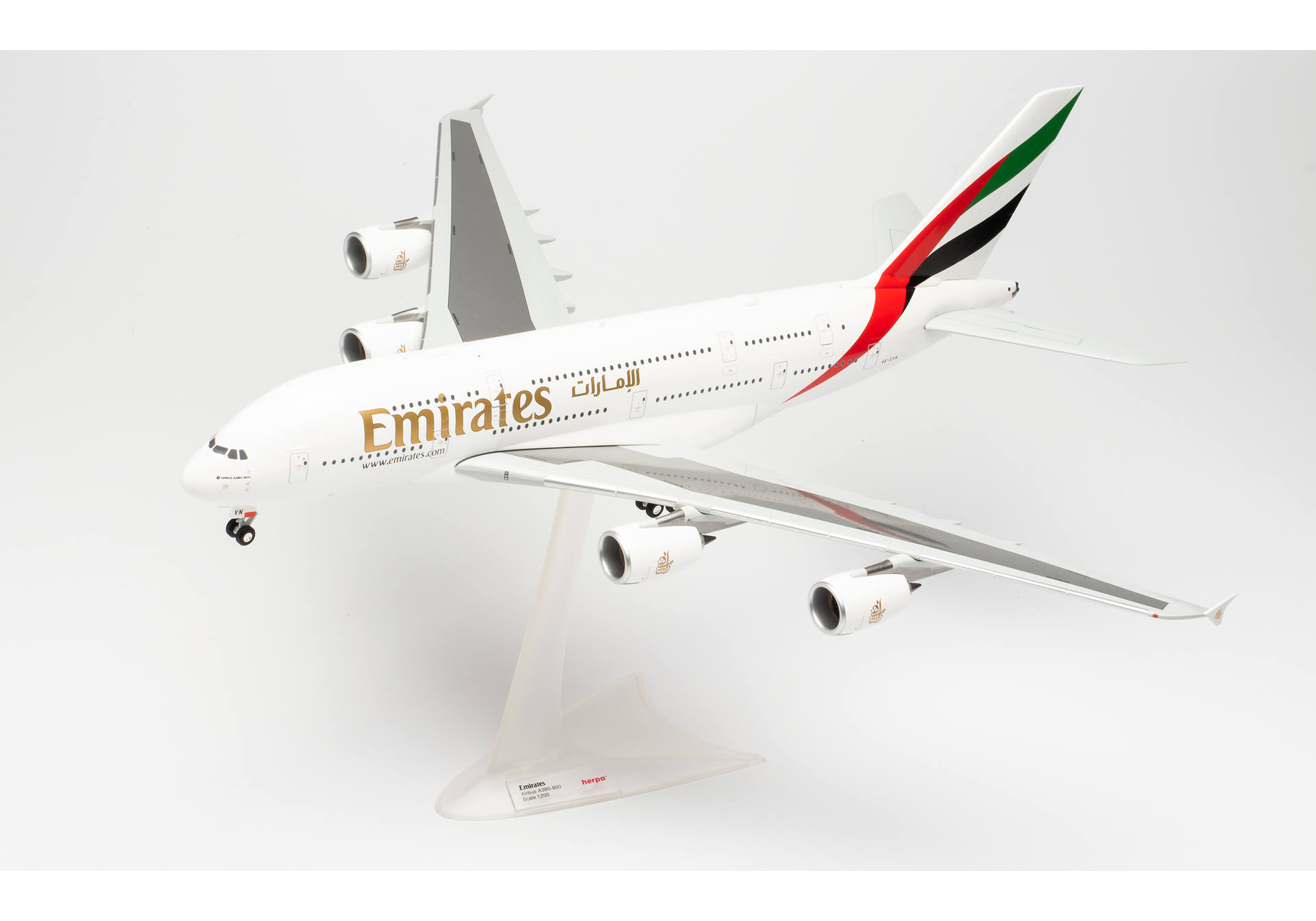 Emirates Airbus A380 – A6-EVN