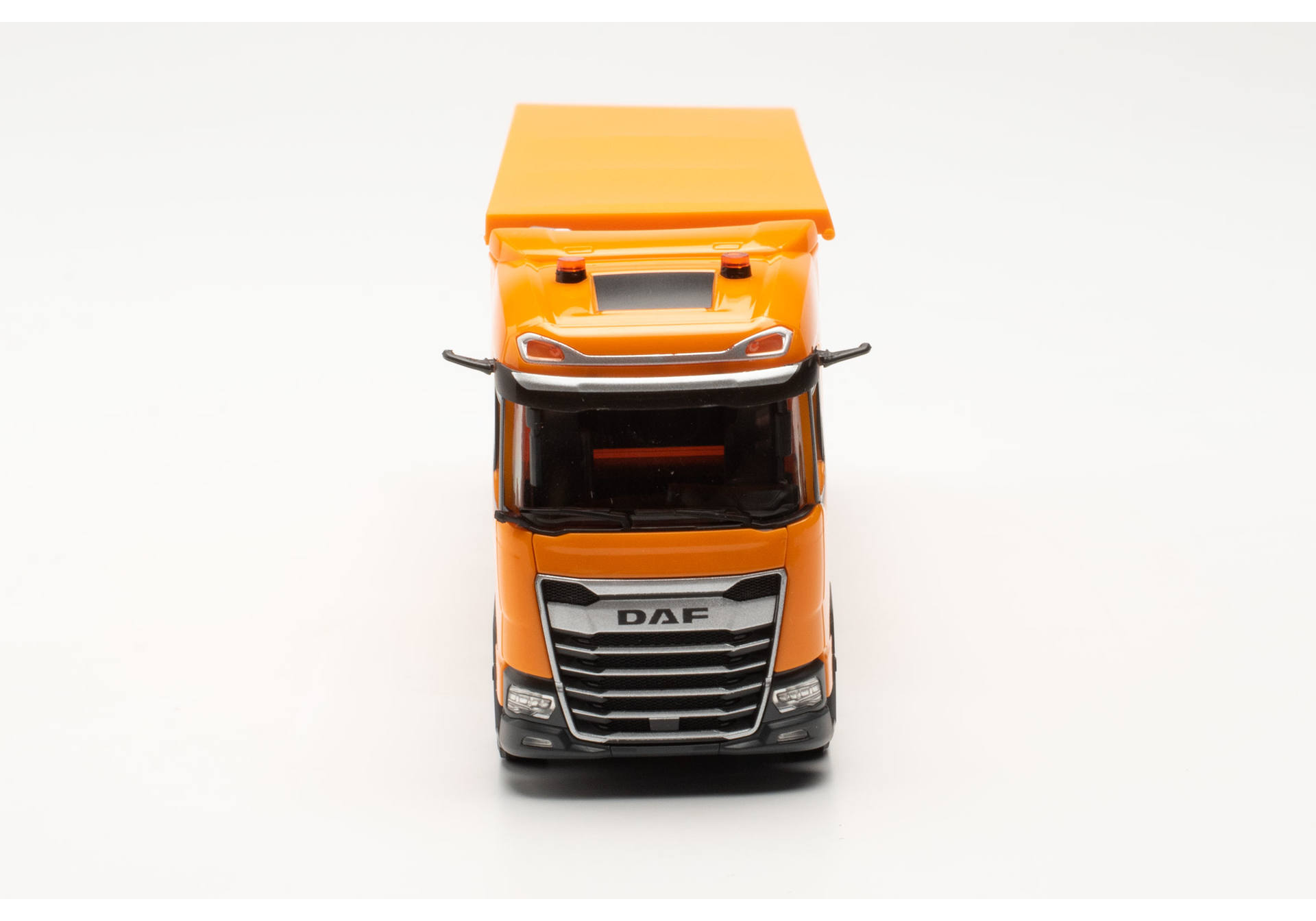 DAF XG Stahlrundmulden-Sattelzug, kommunalorange