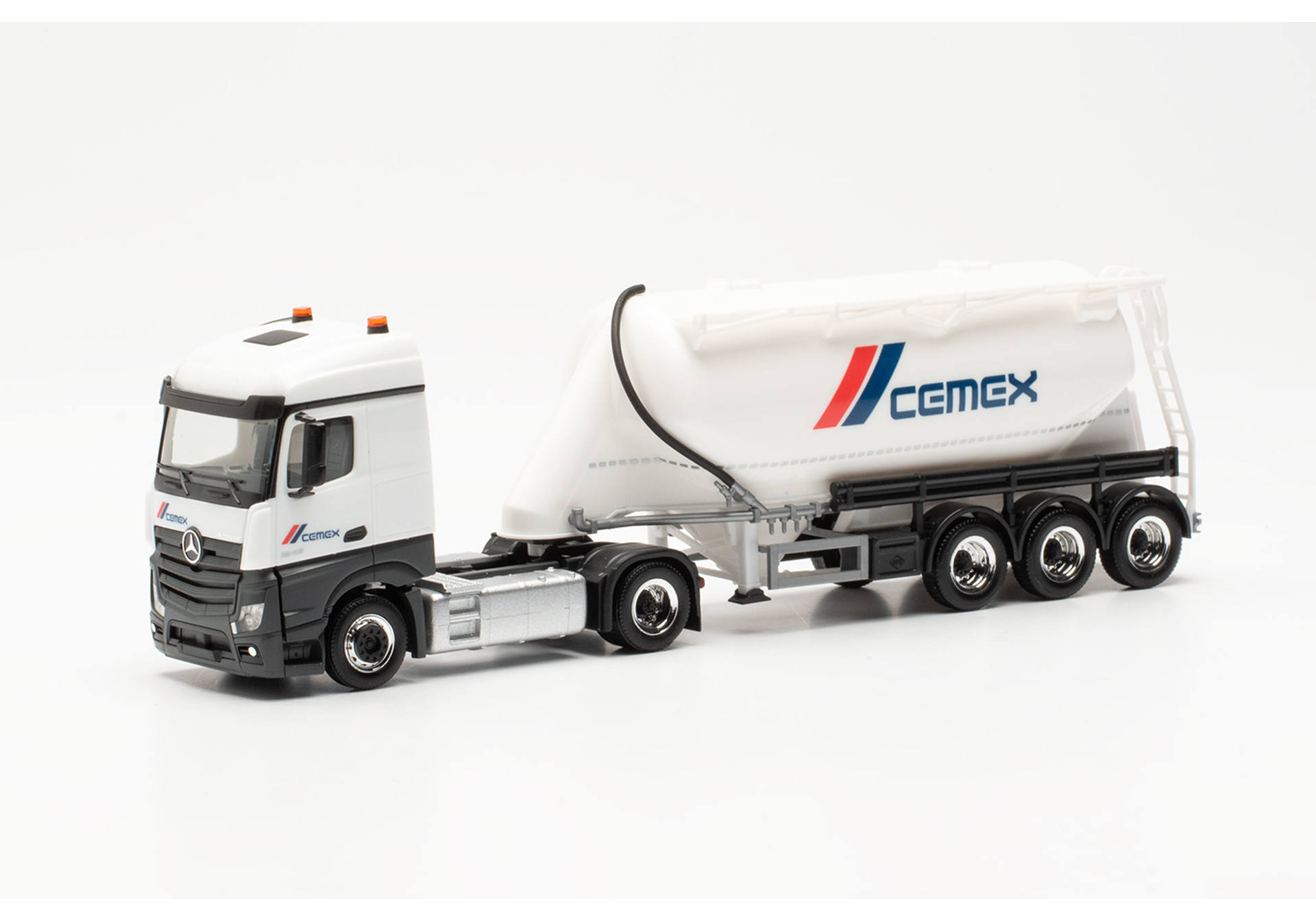 Mercedes-Benz Actros Streamspace bulk silo semitrailer truck „Cemex“