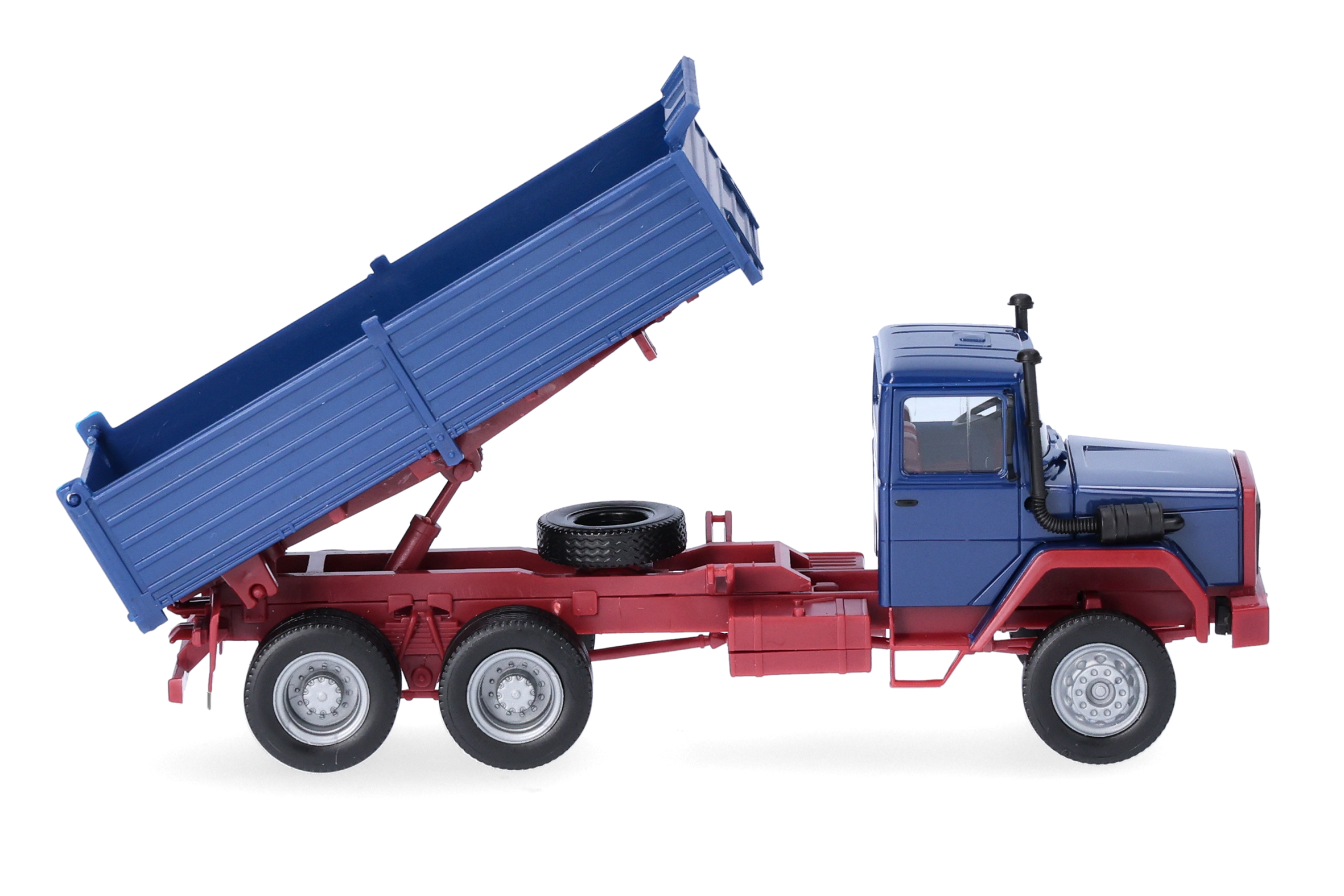Herpa Basic: Iveco Hauber dump truck 3axles