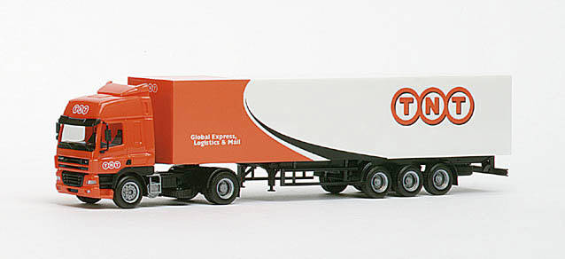 DAF CF box semitrailer "TNT"
