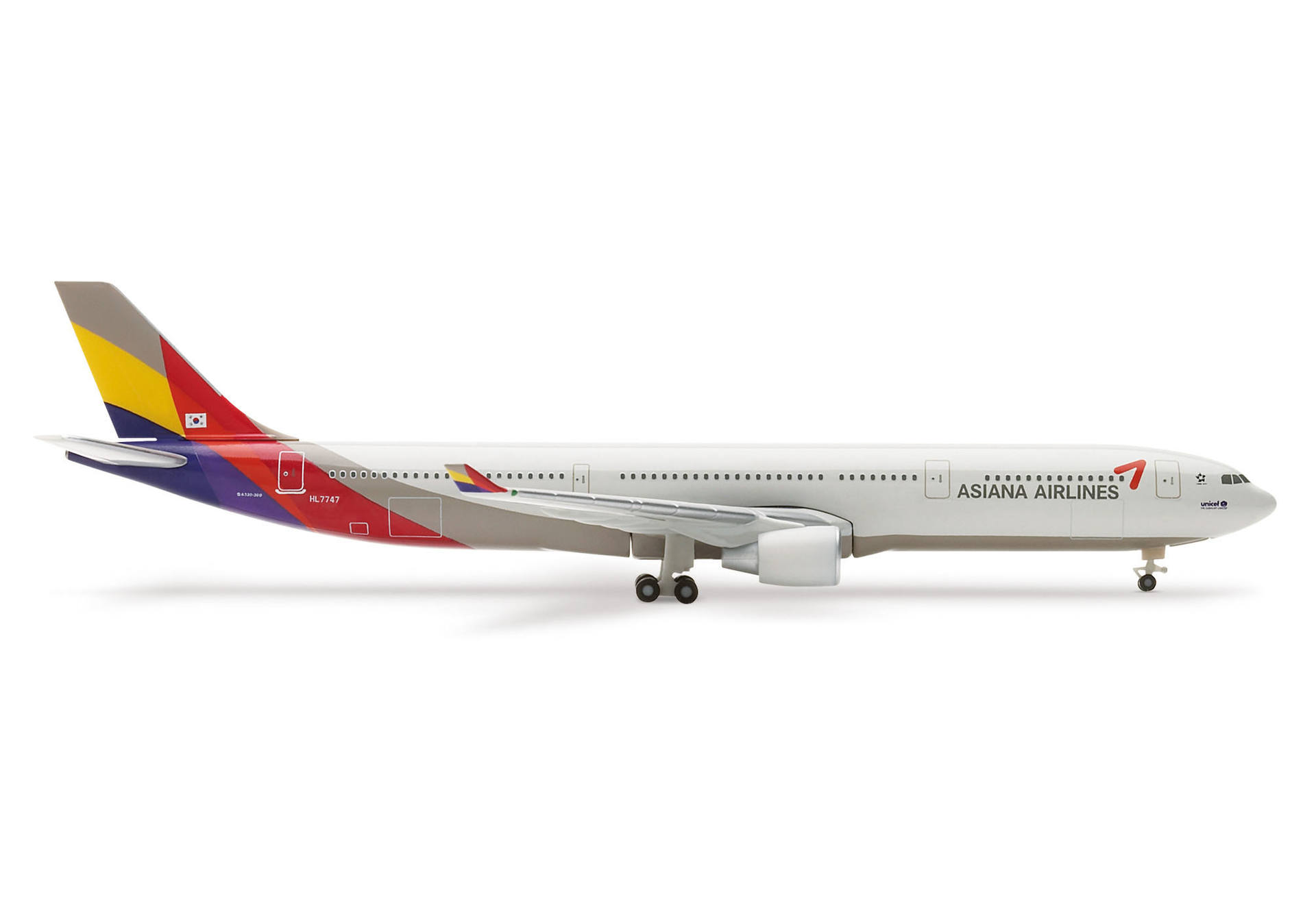 Asiana Airlines Airbus A330-300 (new colors)