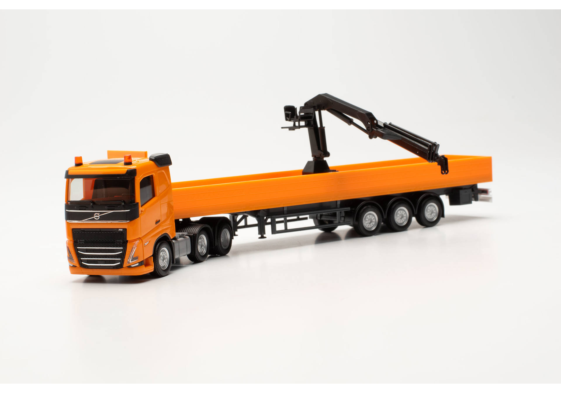 Volvo FH FD 2020 Pritschen-Sattelzug mit Ladekran und Ladung 3a/3a, orange